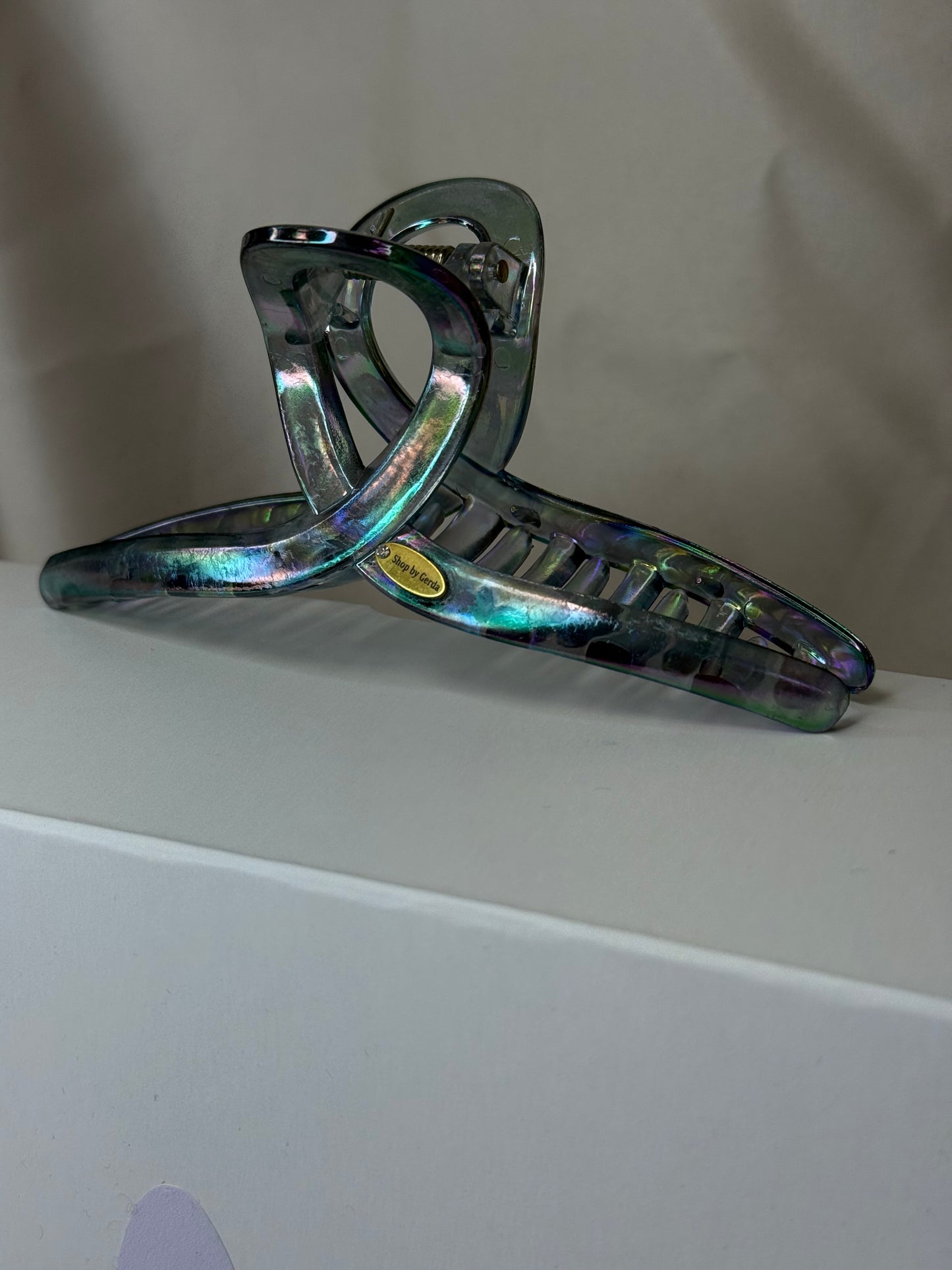 Juoda perlamutrinė kilpa 13cm