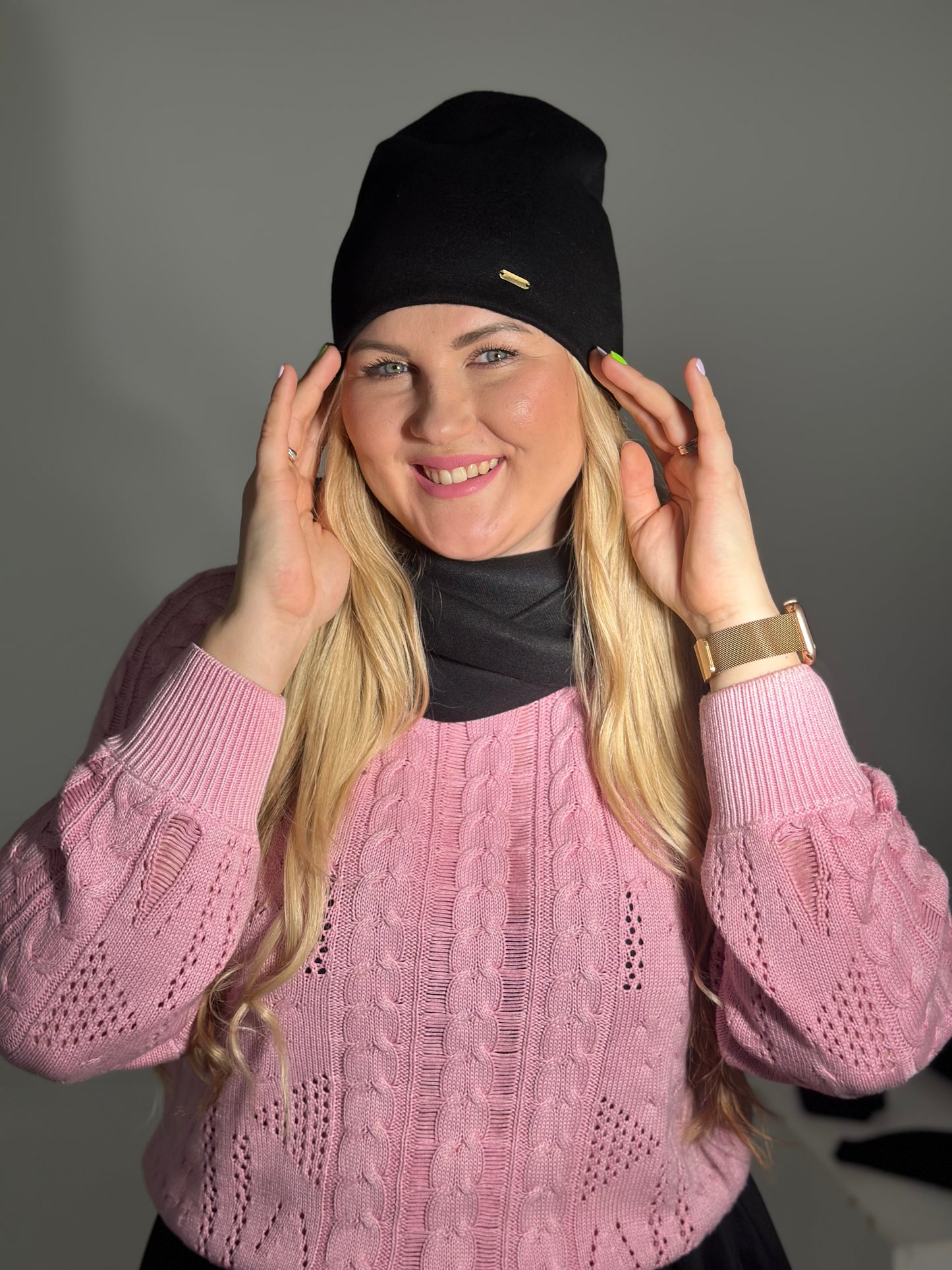 Merino vilnos juoda dviguba kepurė