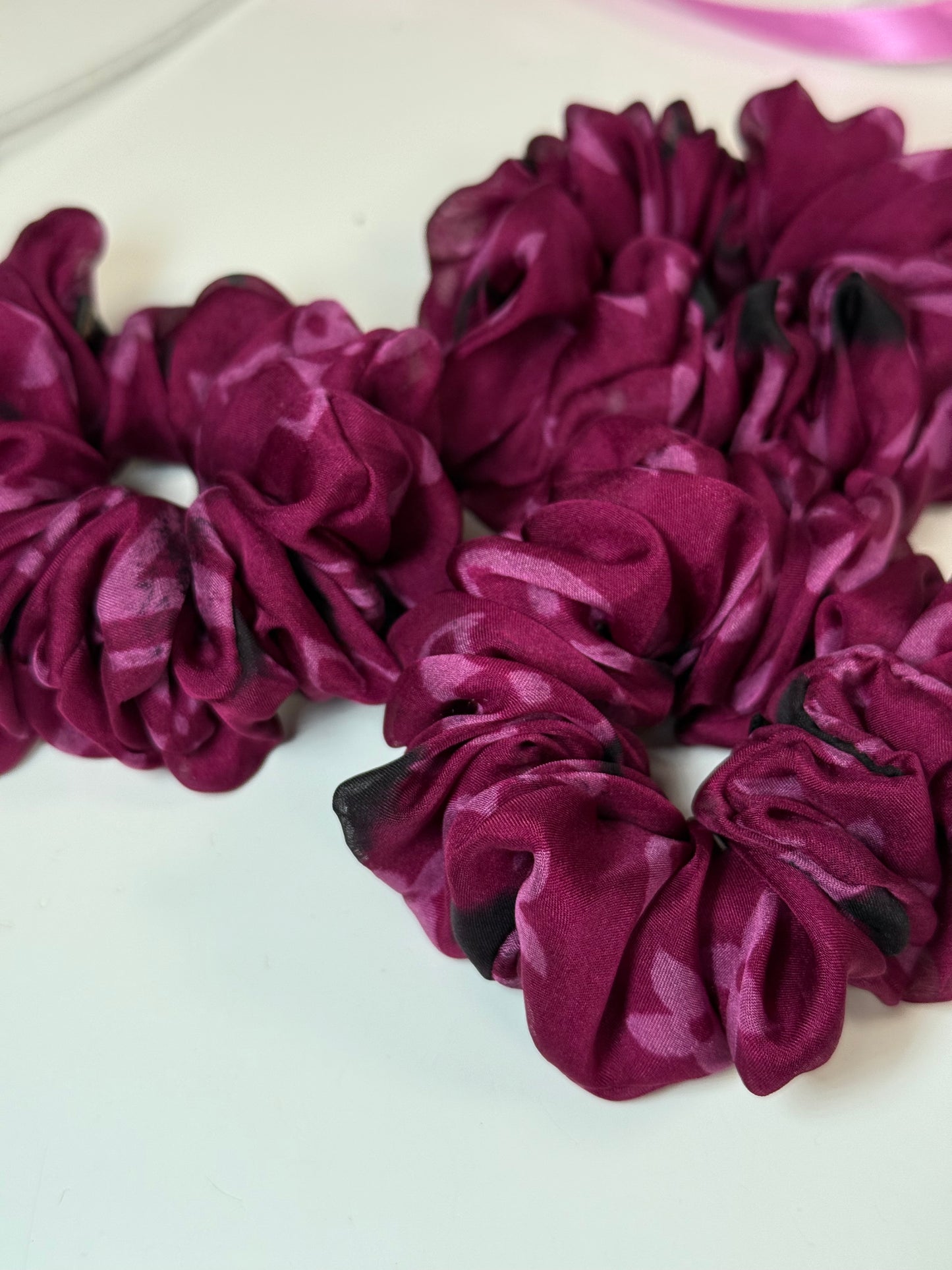 Natūralaus 100% šilko vyšninė organzos gumelė su raštais ♥️