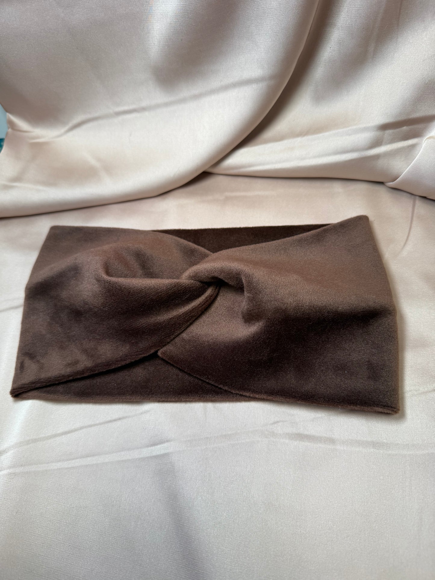 Šokoladinė šviesesnė veliūro galvajuostė