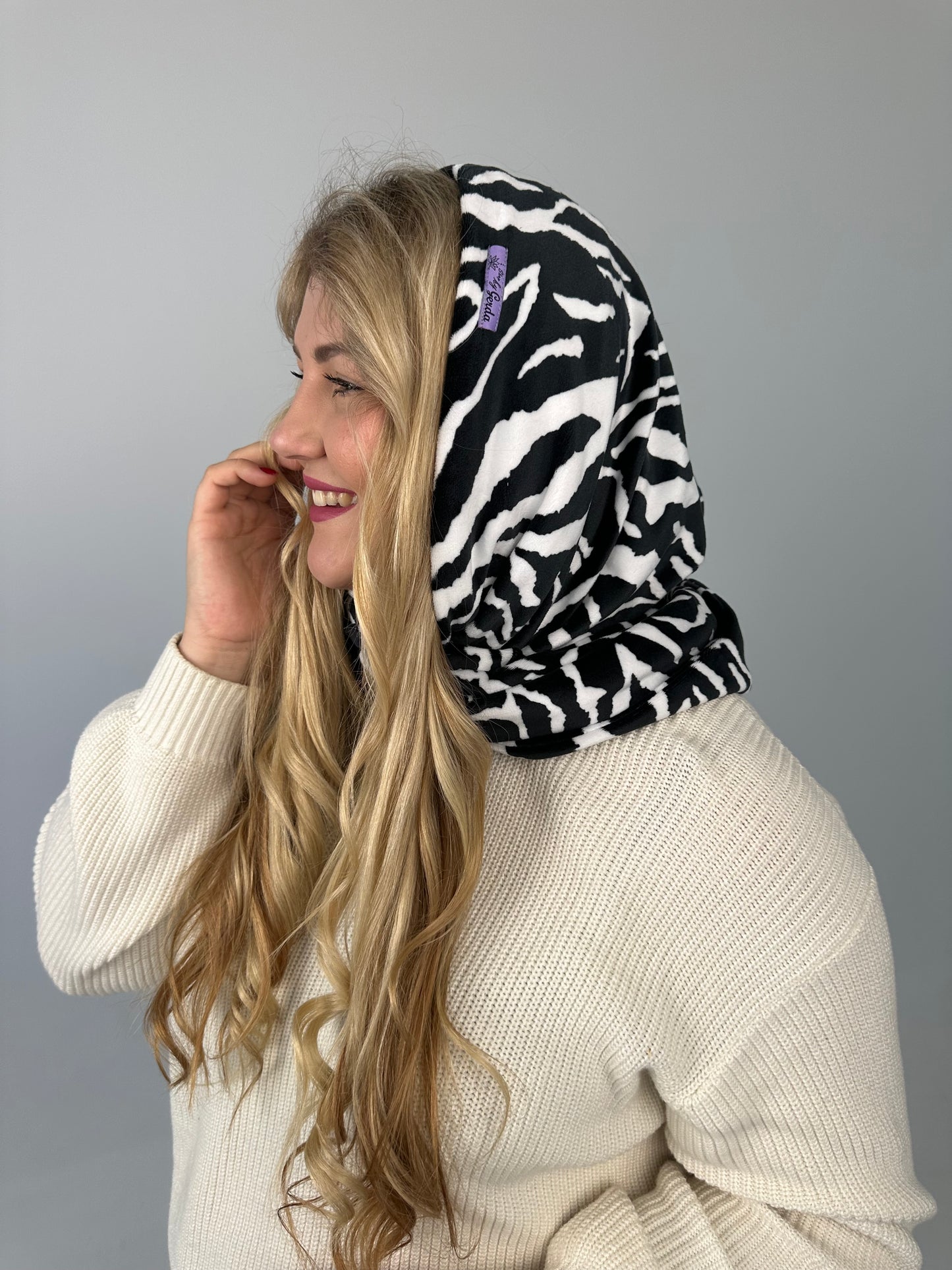 Juoda & balta veliūro šalikas