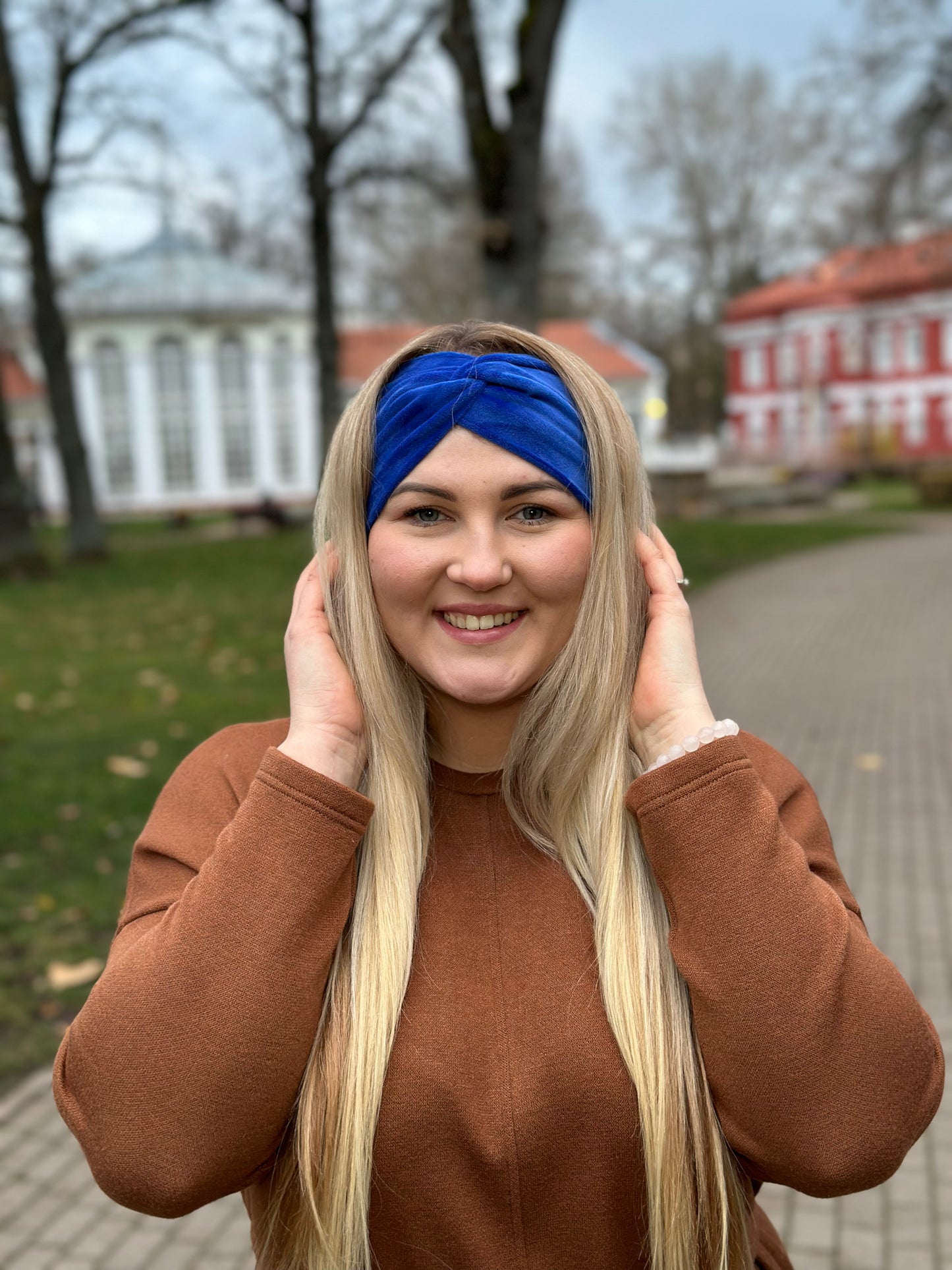 Karališkos mėlynos veliūro galvajuostė