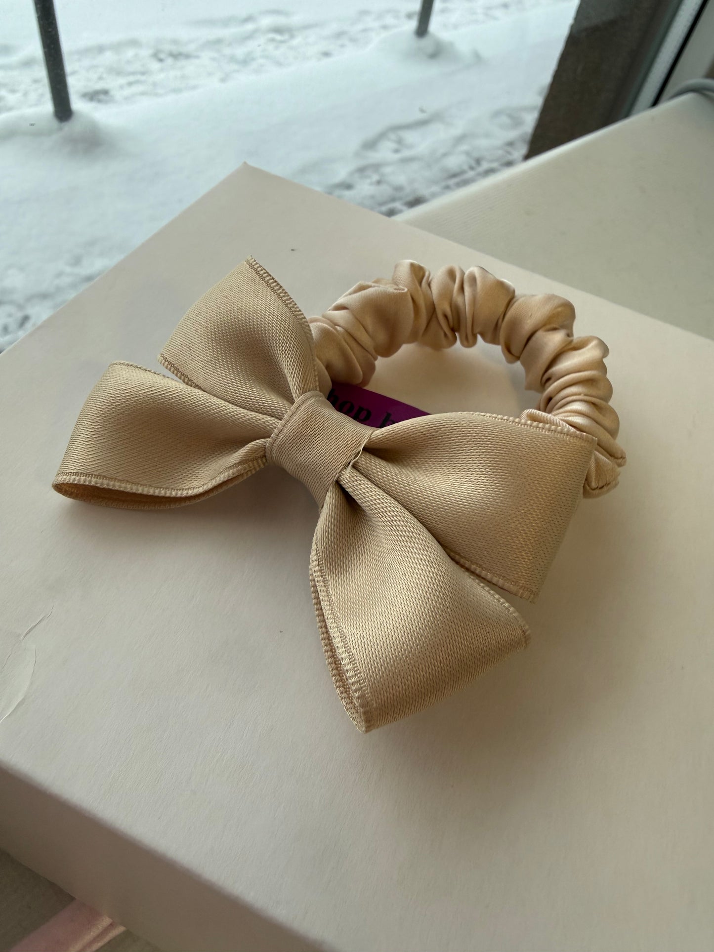 Cappuccino satino gumelė su kaspinu ☕️