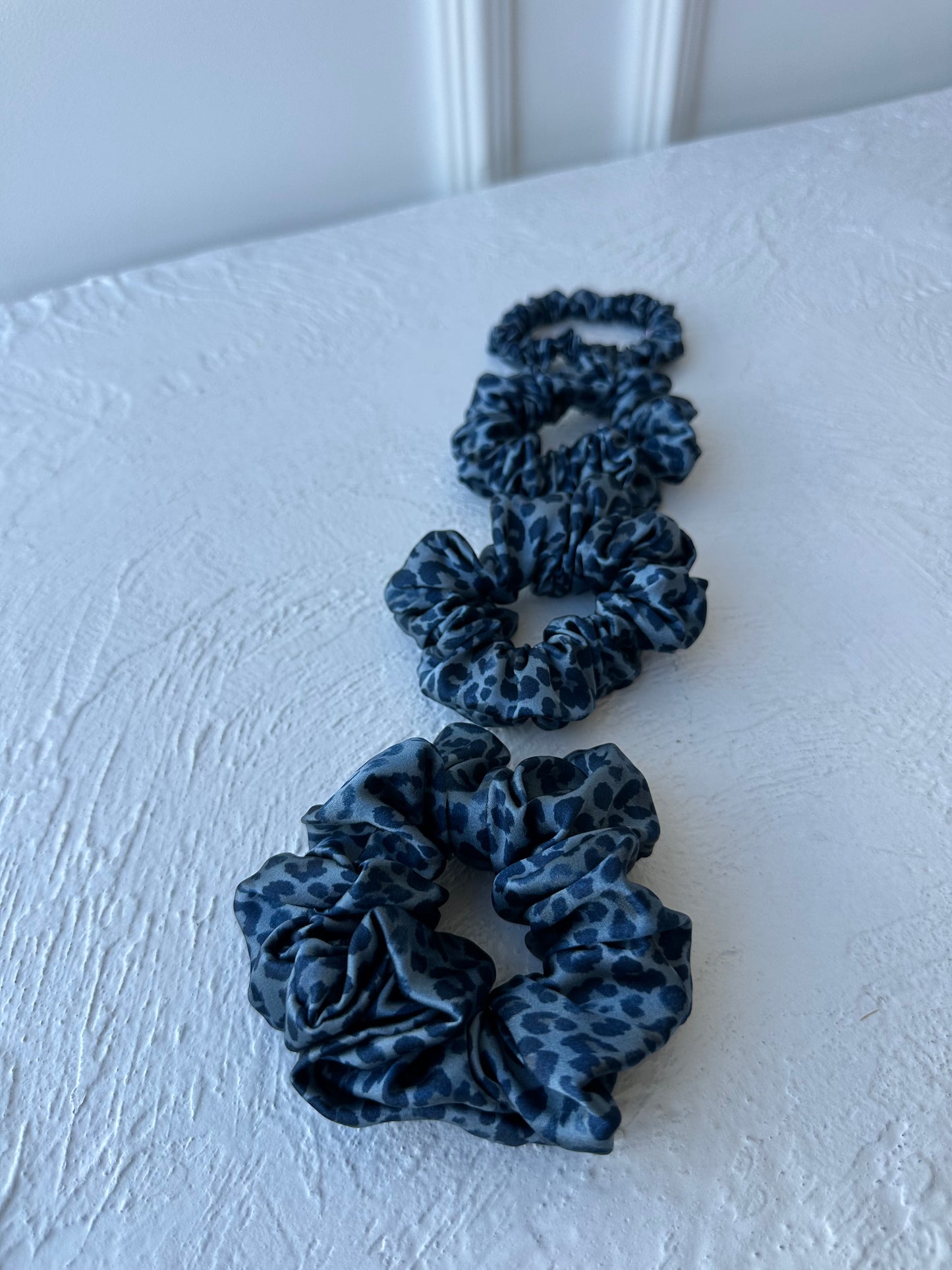 Mėlyno leopardo rašto 100% natūralaus Itališko mulberry šilko gumelė