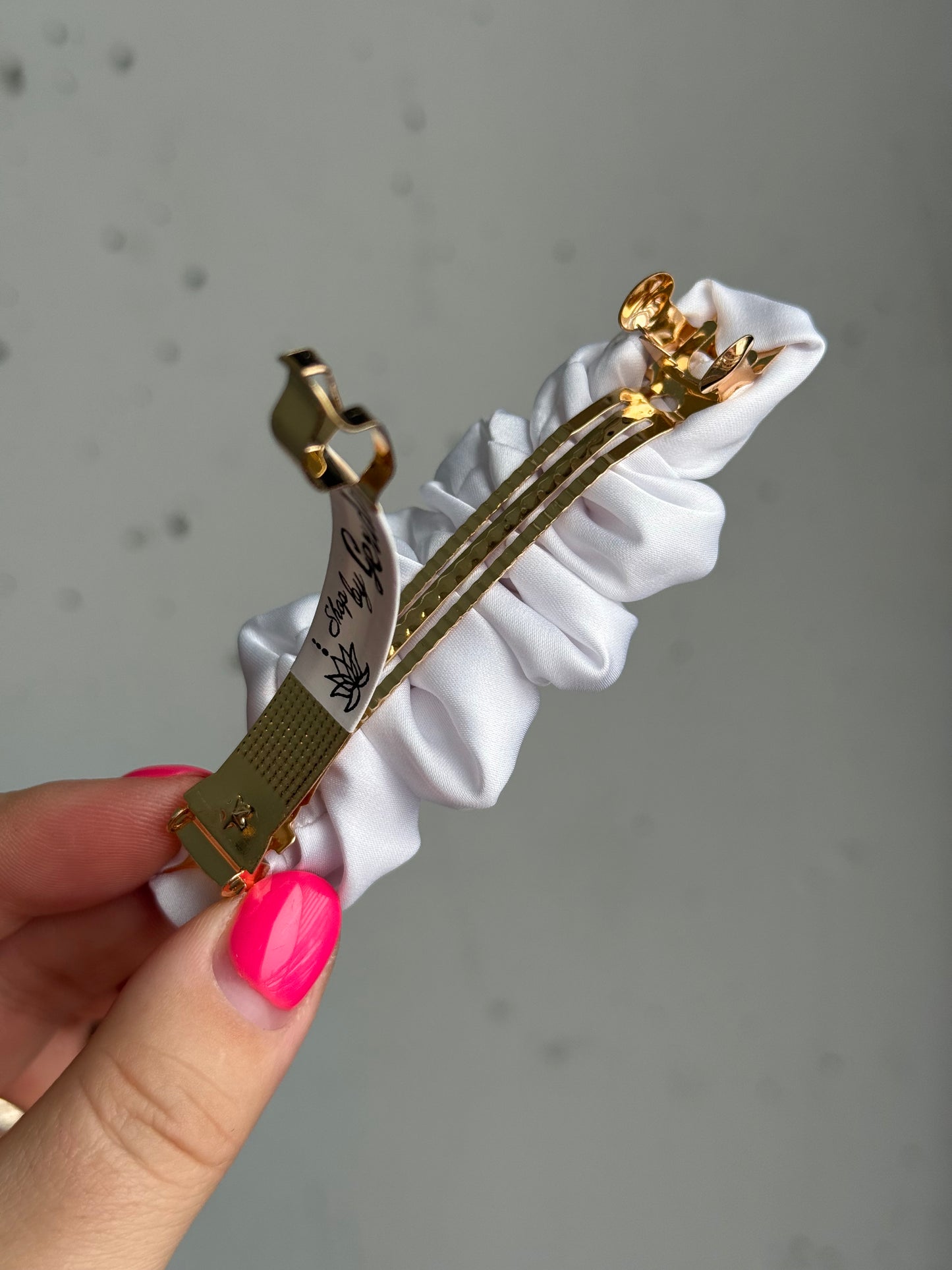 Baltas segtukas raukinukas