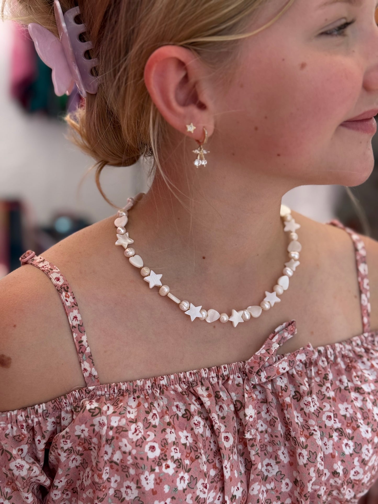 Natūralių gėlavandenių perlų vėrinys su kriauklių žvaigždutėmis ⭐️