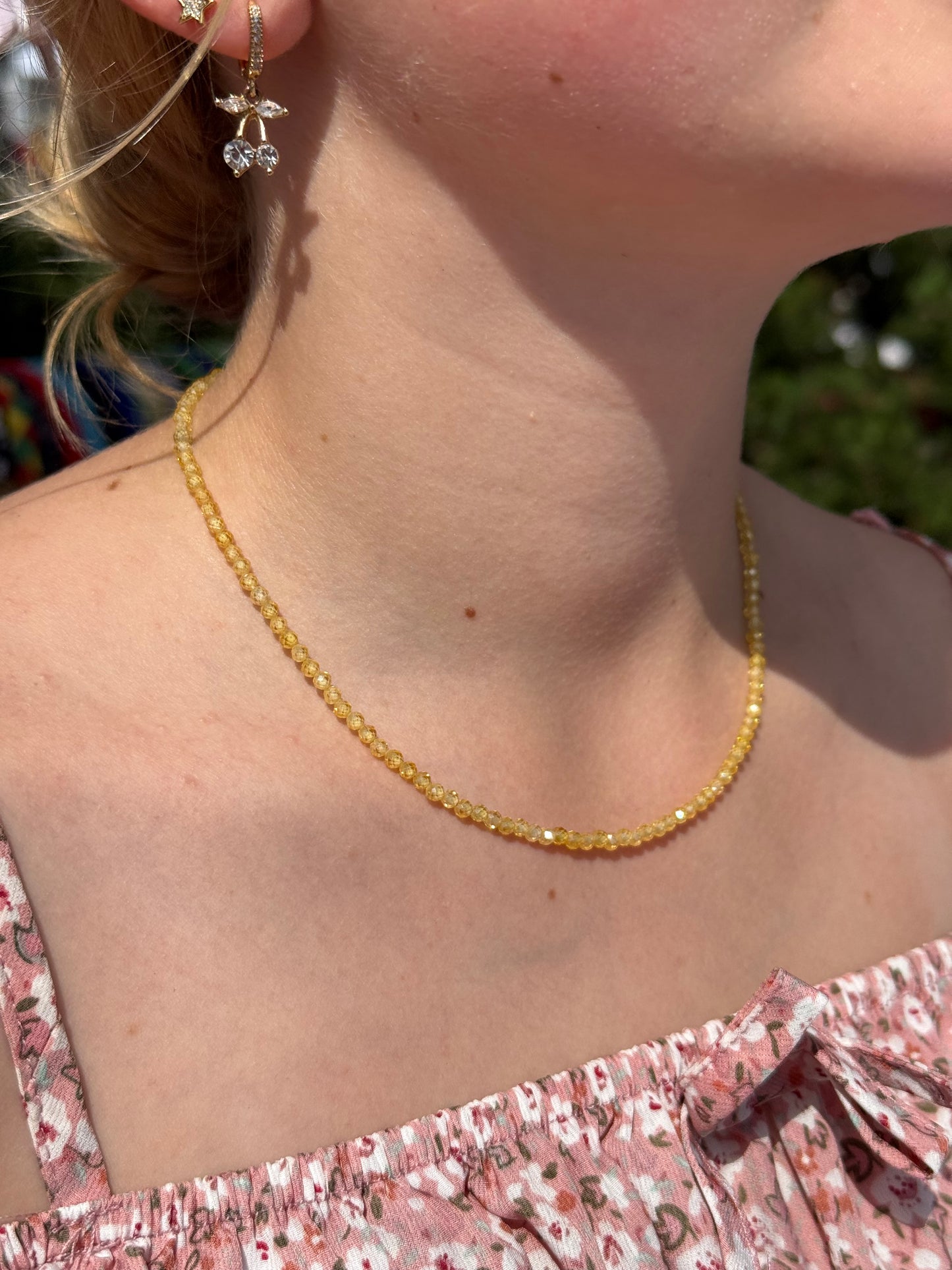 Geltonas cirkonių minimalistinis vėrinys 🔆