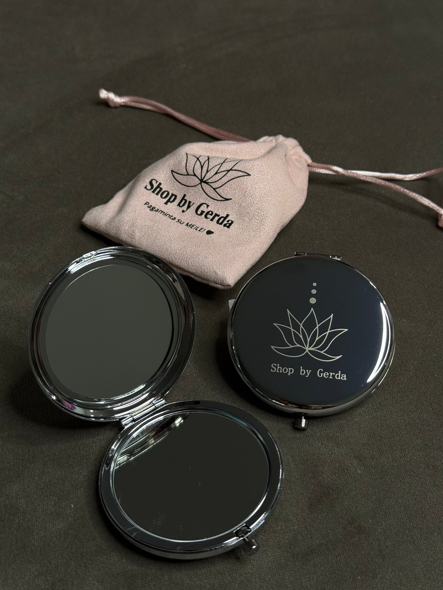 Sidabrinis metalinis veidrodėlis