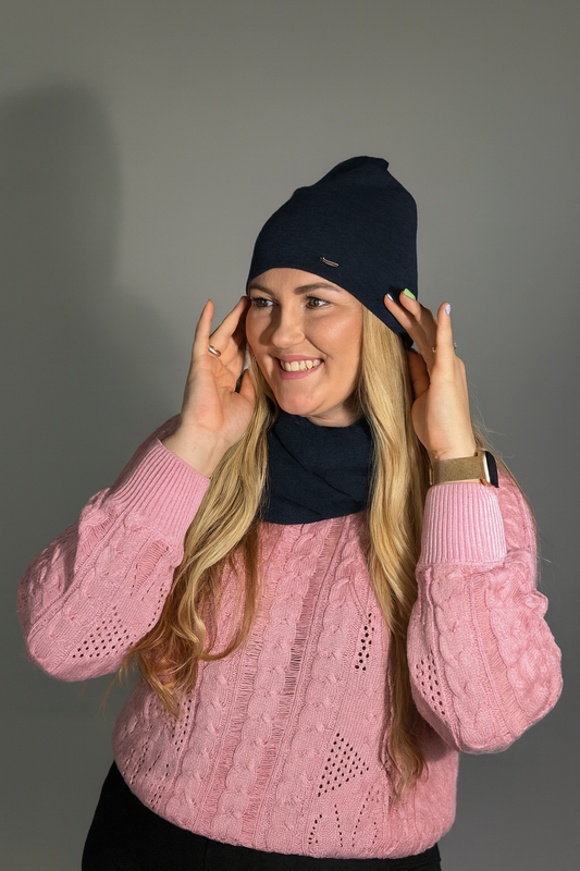 Merino vilnos tamsiai mėlyna dviguba kepurė