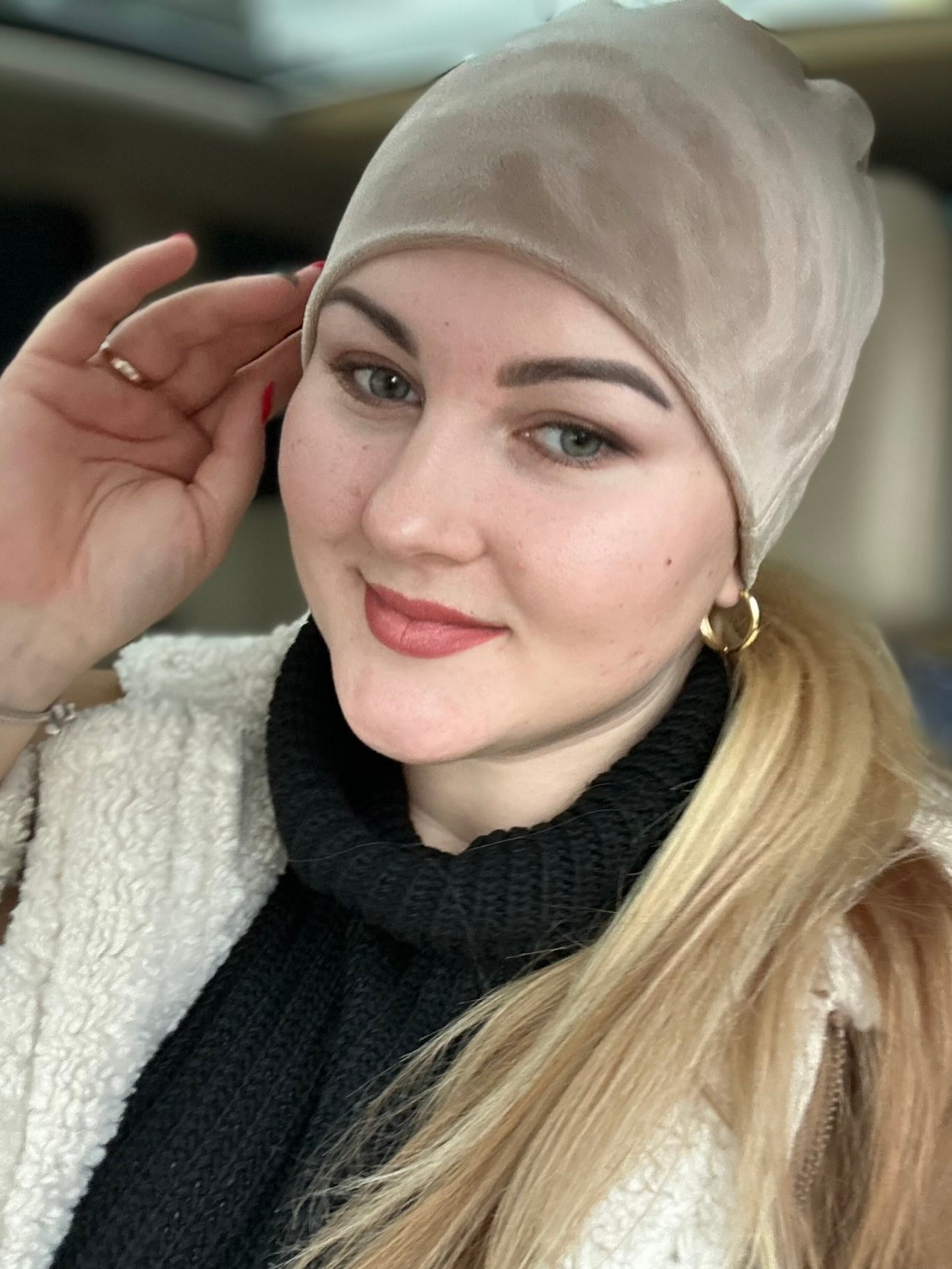 Cappucino veliūro kepurė