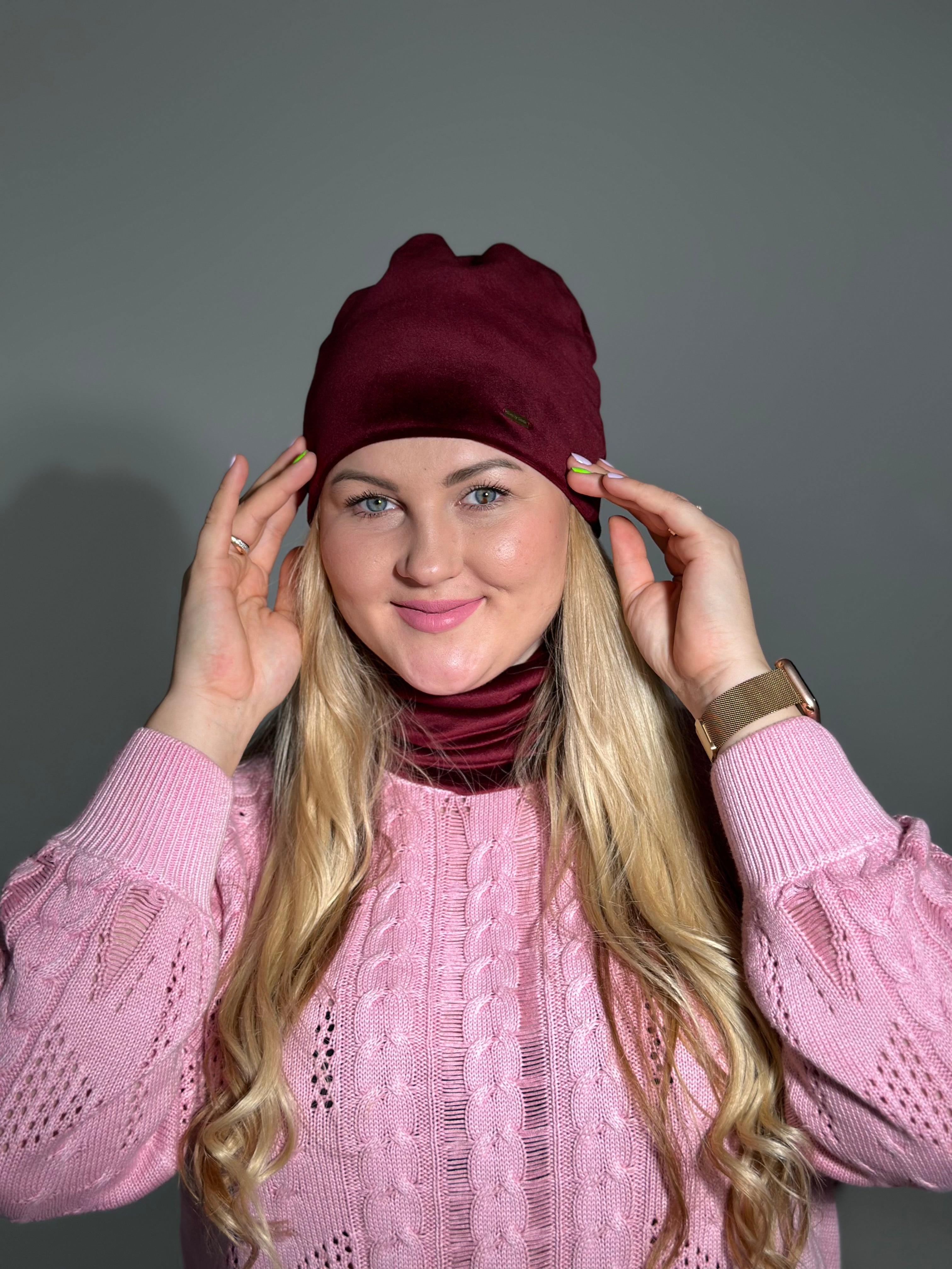 Bordo veliūro kepurė