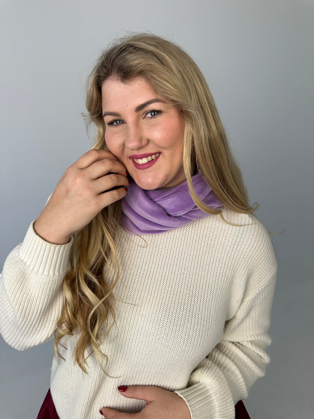 Alyvinis veliūro šalikas