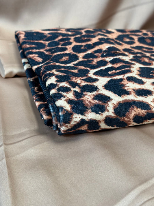 Plonesnio veliūro leopardo šalikas