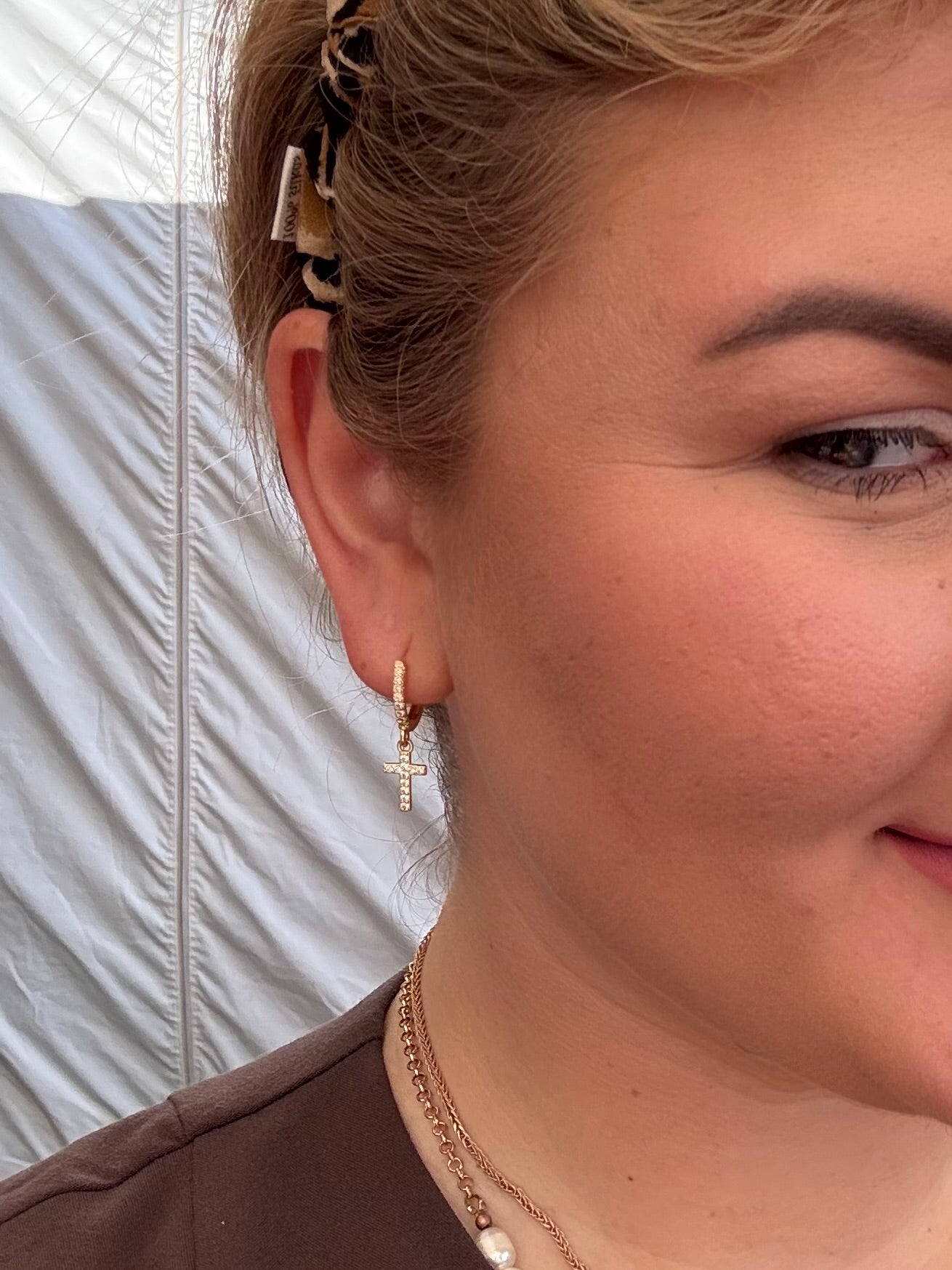 Auskarai su kryželiu ir cirkonio akutėmis