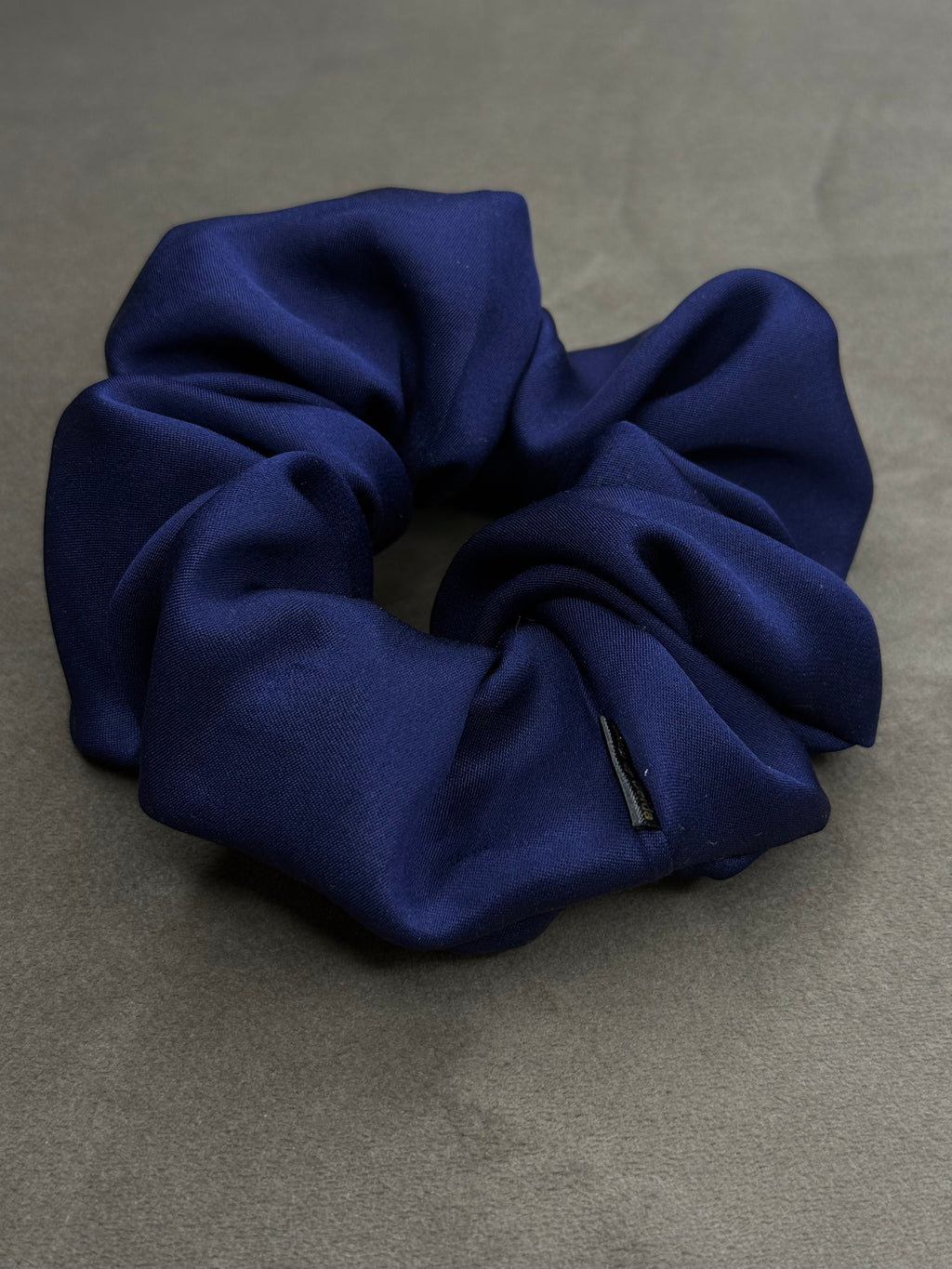 Tamsiai mėlyna Mulberry 100% natūralaus šilko gumelė su struktūra net 24 momai!