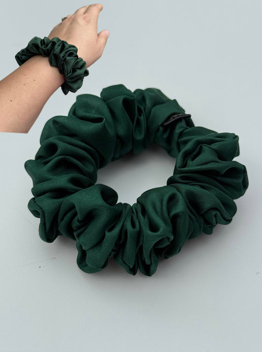 Matinė smaragdinė natūralaus Itališko krepinio šilko gumelė