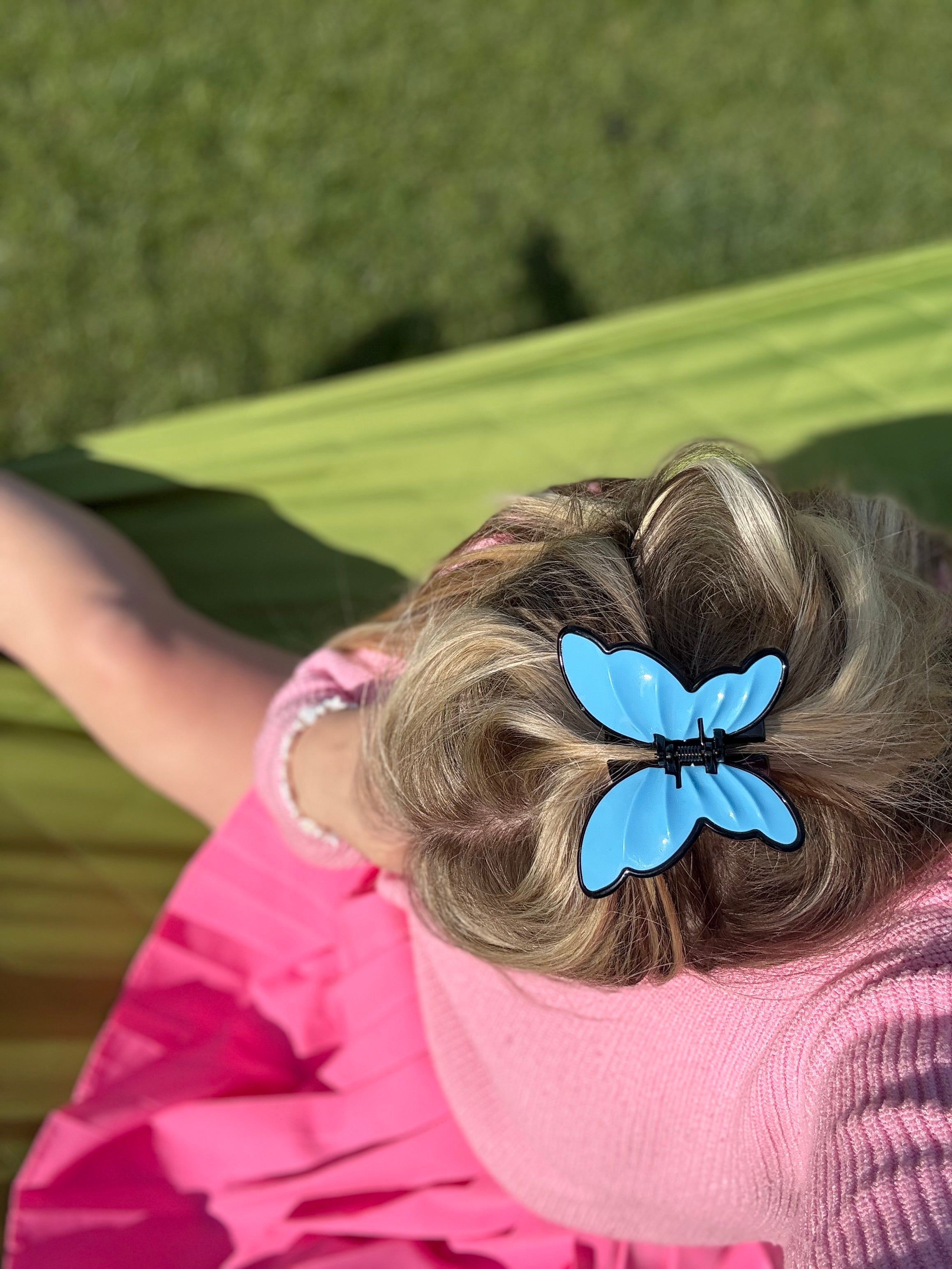 Baltas drugelis kapkap