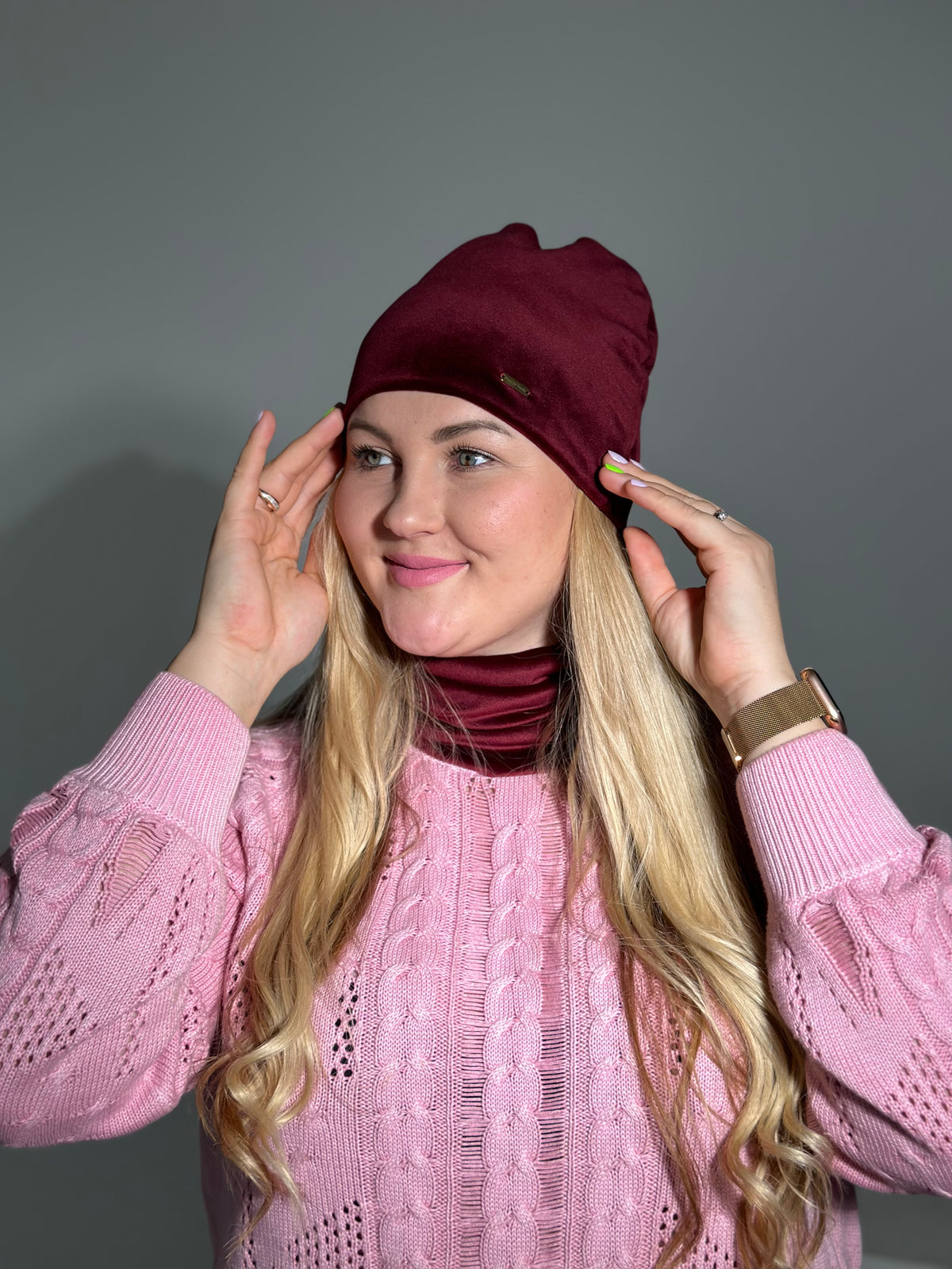 Bordo veliūro kepurė