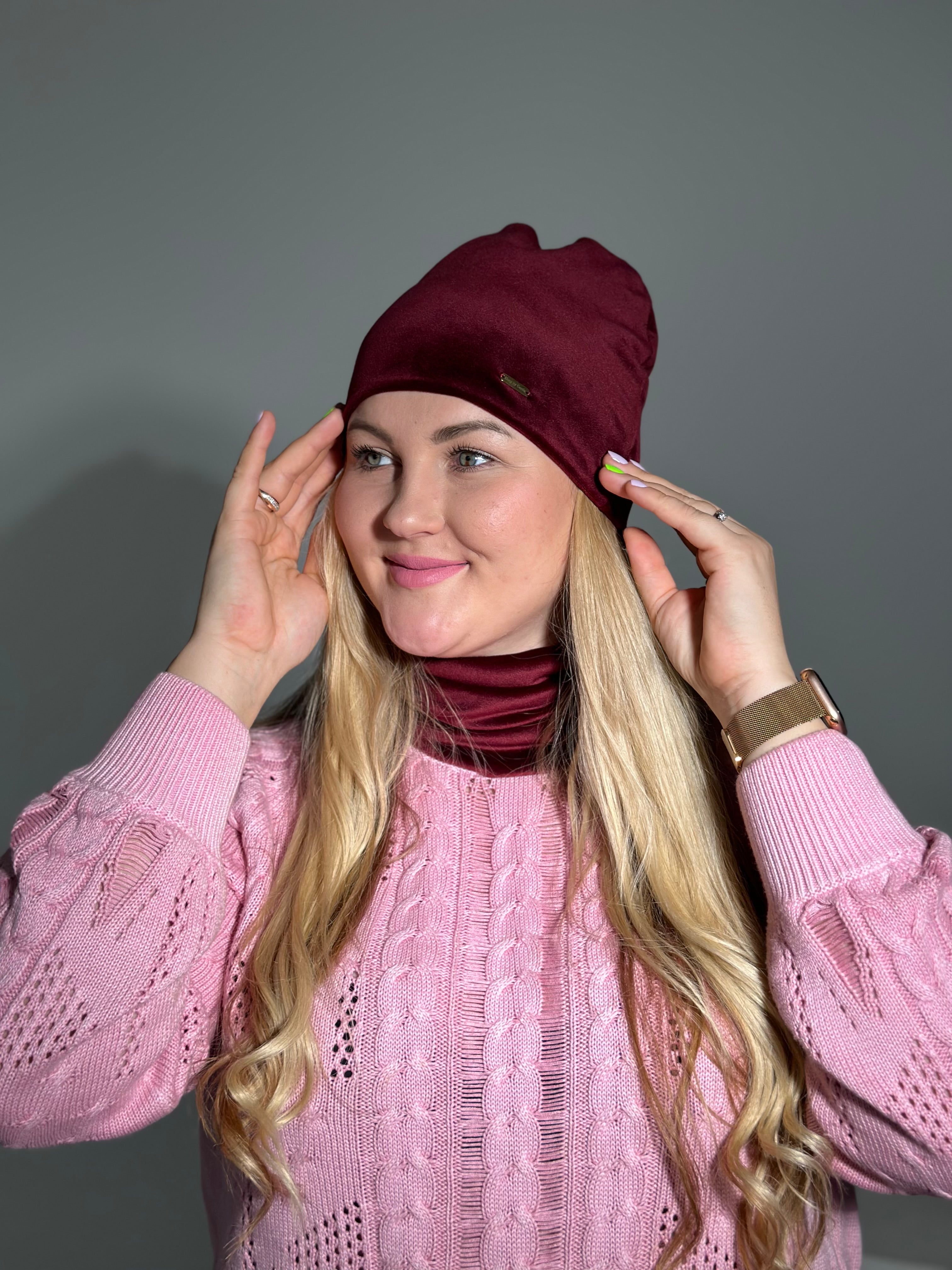 Bordo veliūro kepurė