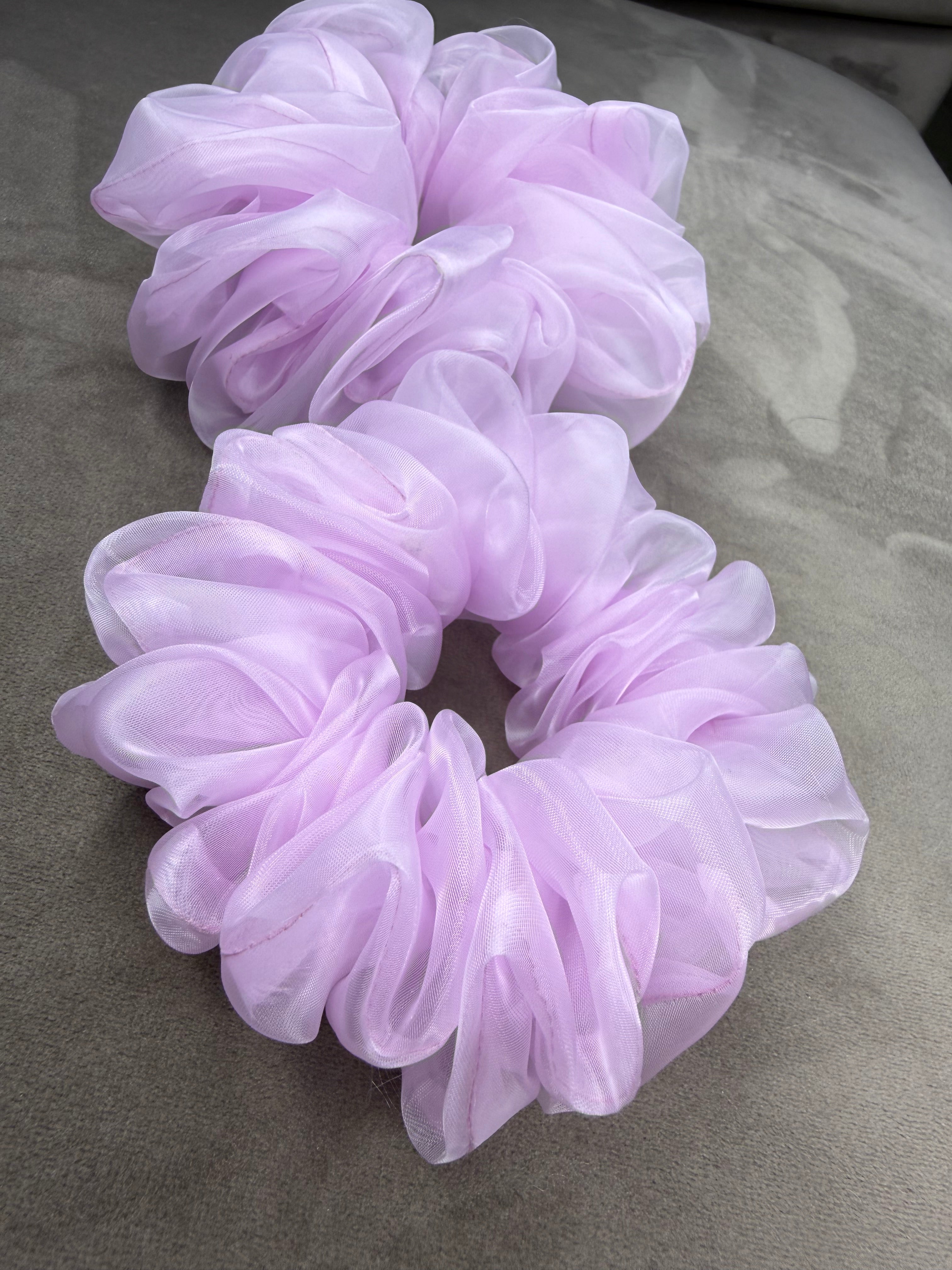 Šviesi alyvinė organzos gumelė