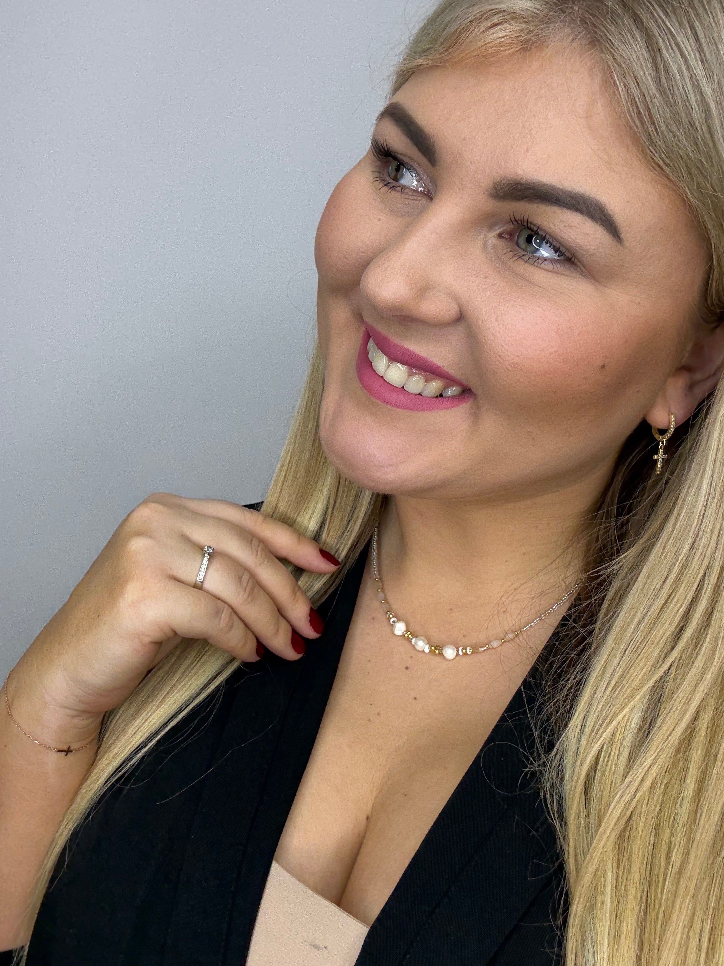 Kreminis minimalistinis natūralių gėlavandenių perlų smulkus vėrinys