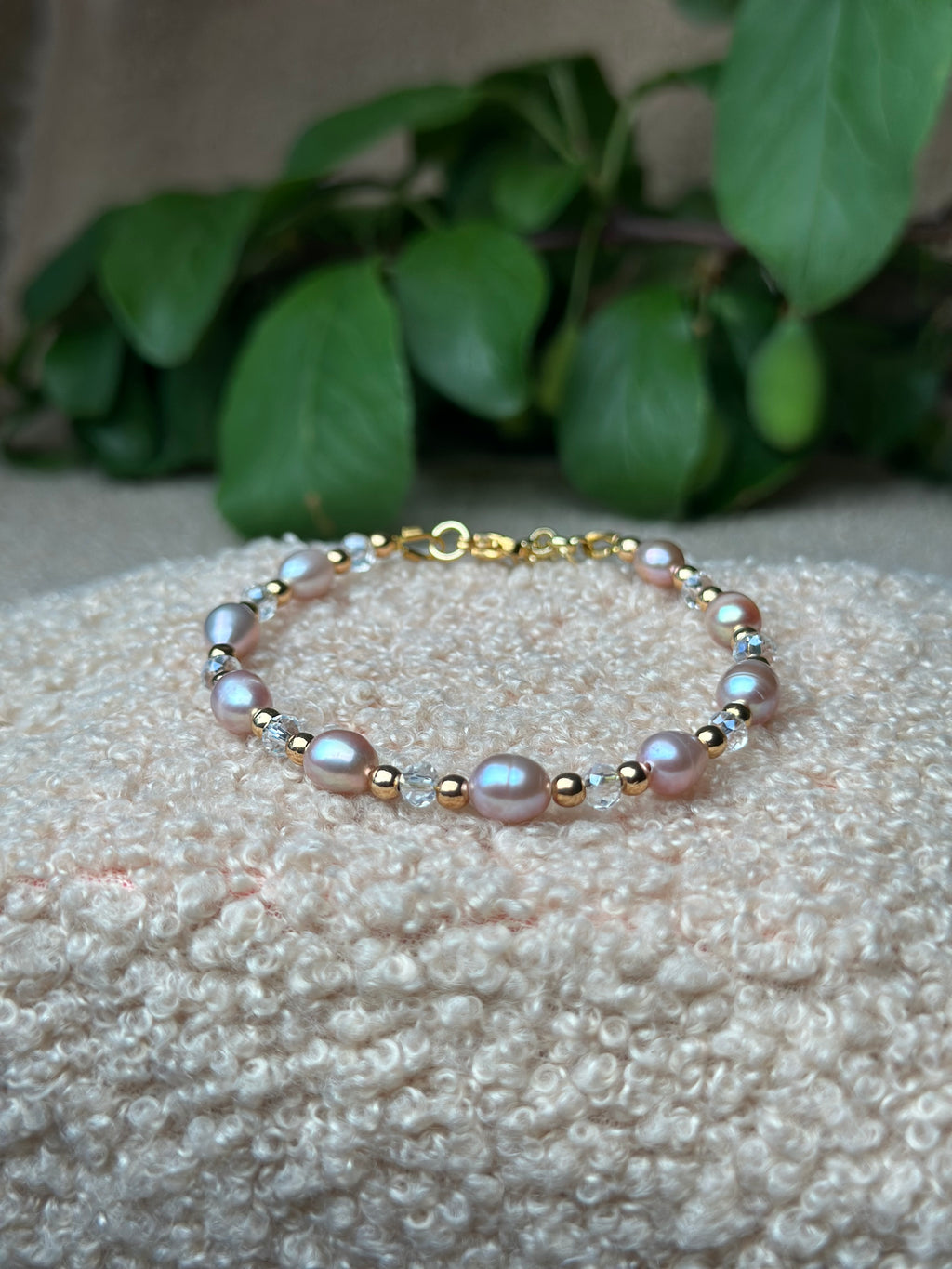 Natūralių gėlavandenių perlų apyrankė ‘Golden rose ir swarovski ‘