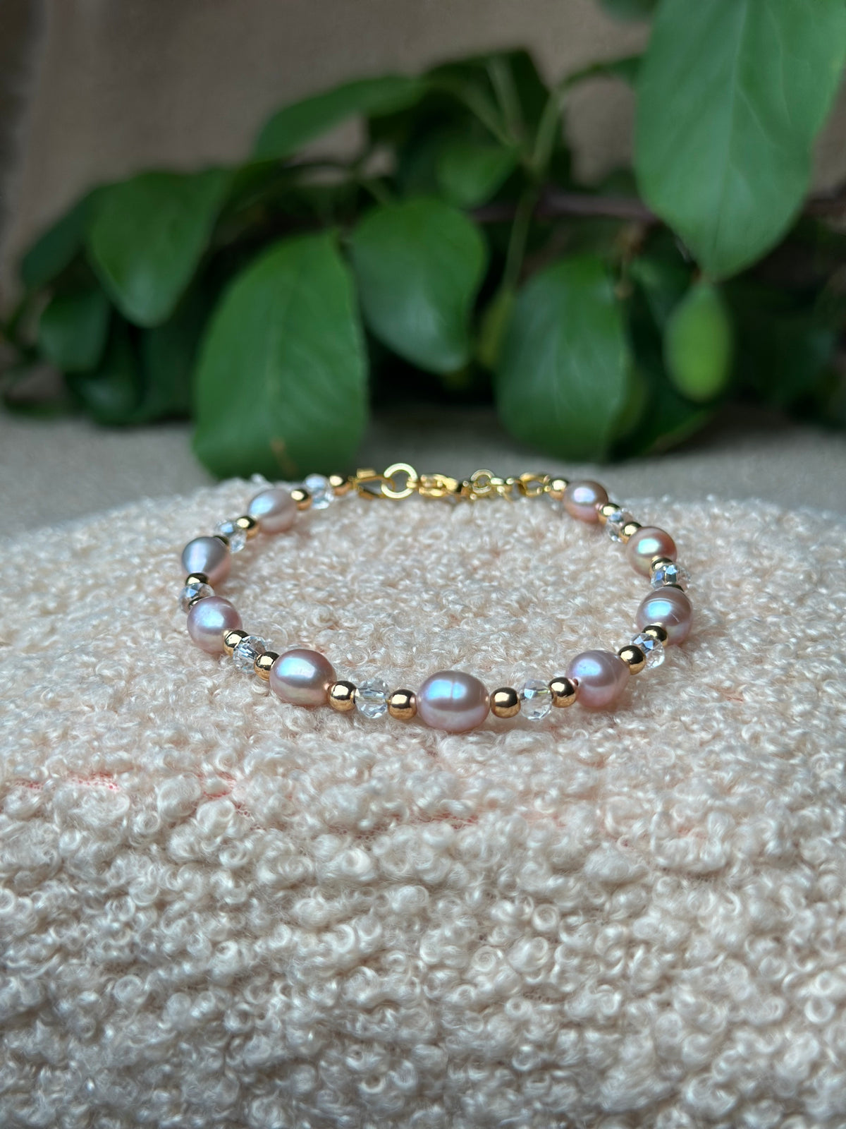 Natūralių gėlavandenių perlų apyrankė ‘Golden rose ir swarovski ‘