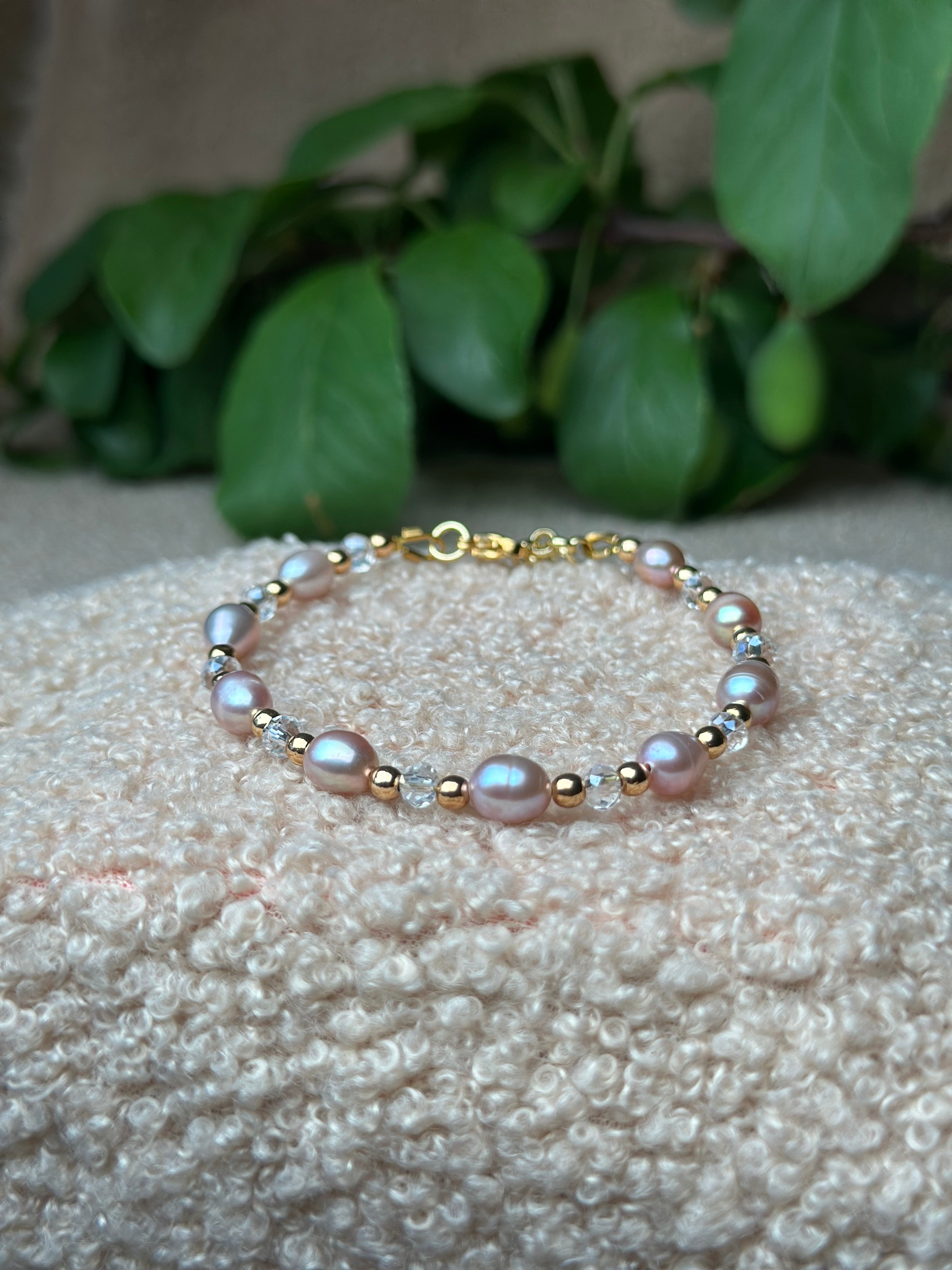 Natūralių gėlavandenių perlų apyrankė ‘Golden rose ir swarovski ‘