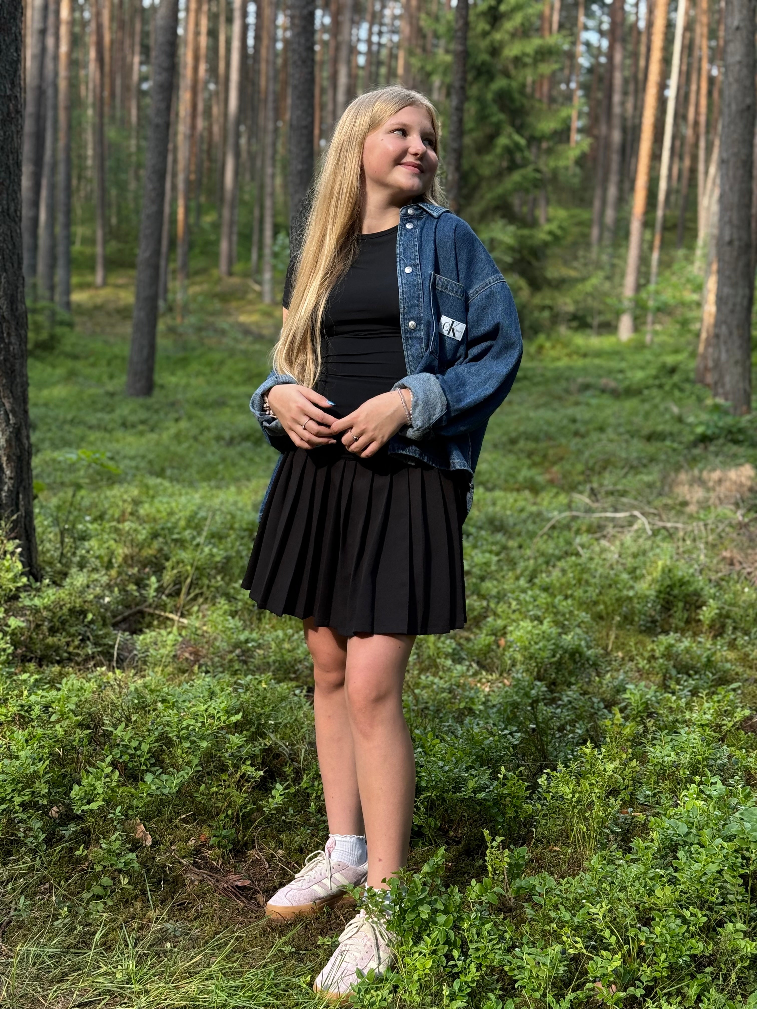 Juodas klostuotas sijonas su kišenėmis 🖤