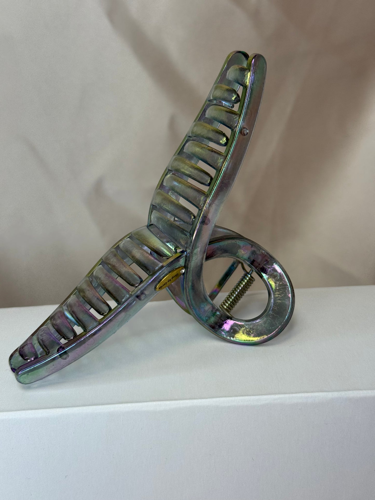 Juoda perlamutrinė kilpa 13cm