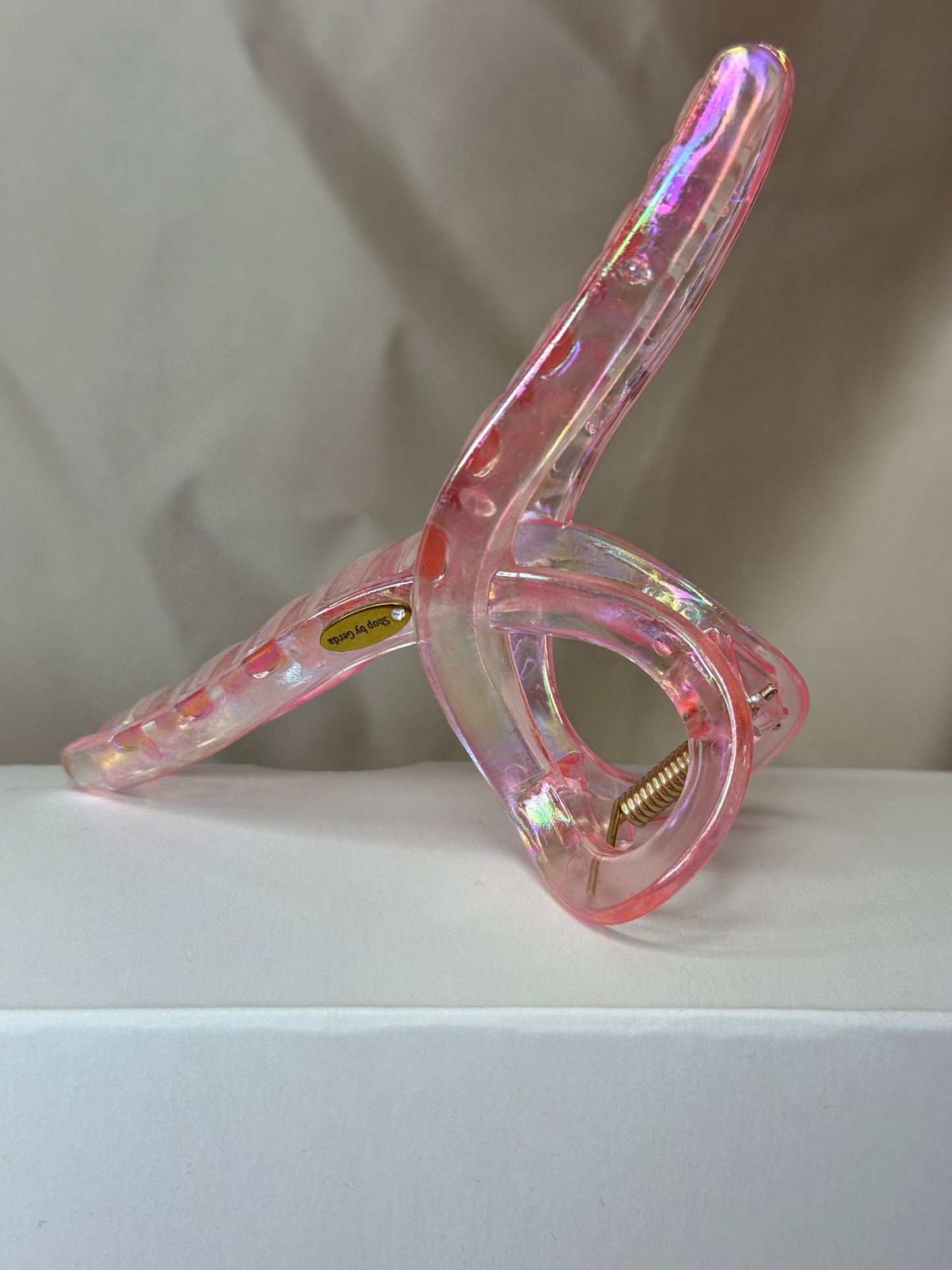 Skaidri rožinė perlamutrinė kilpa 13cm