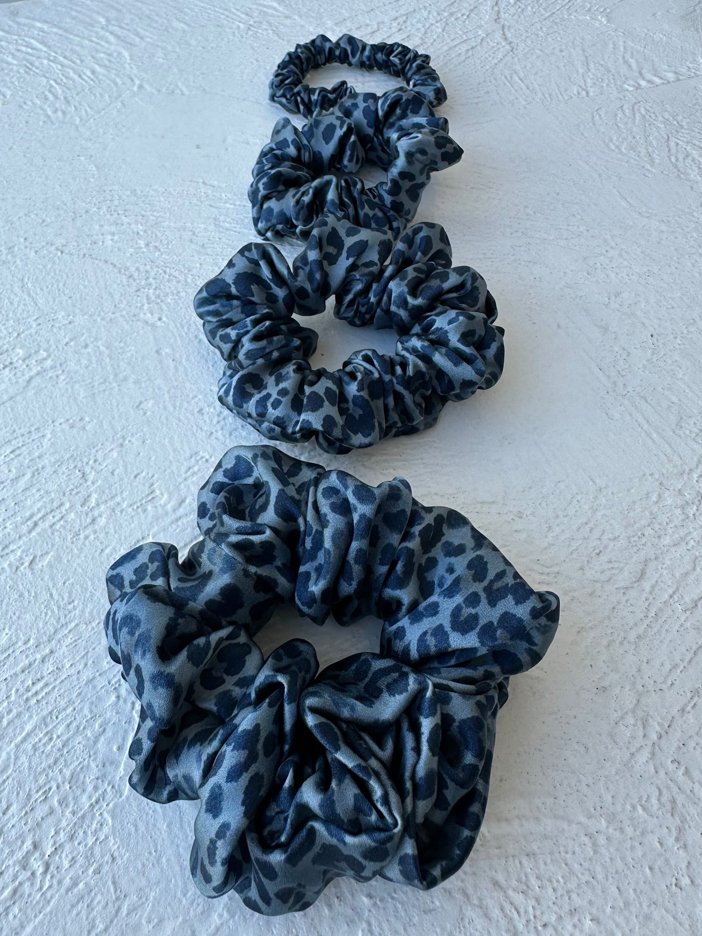 Mėlyno leopardo rašto 100% natūralaus Itališko mulberry šilko gumelė