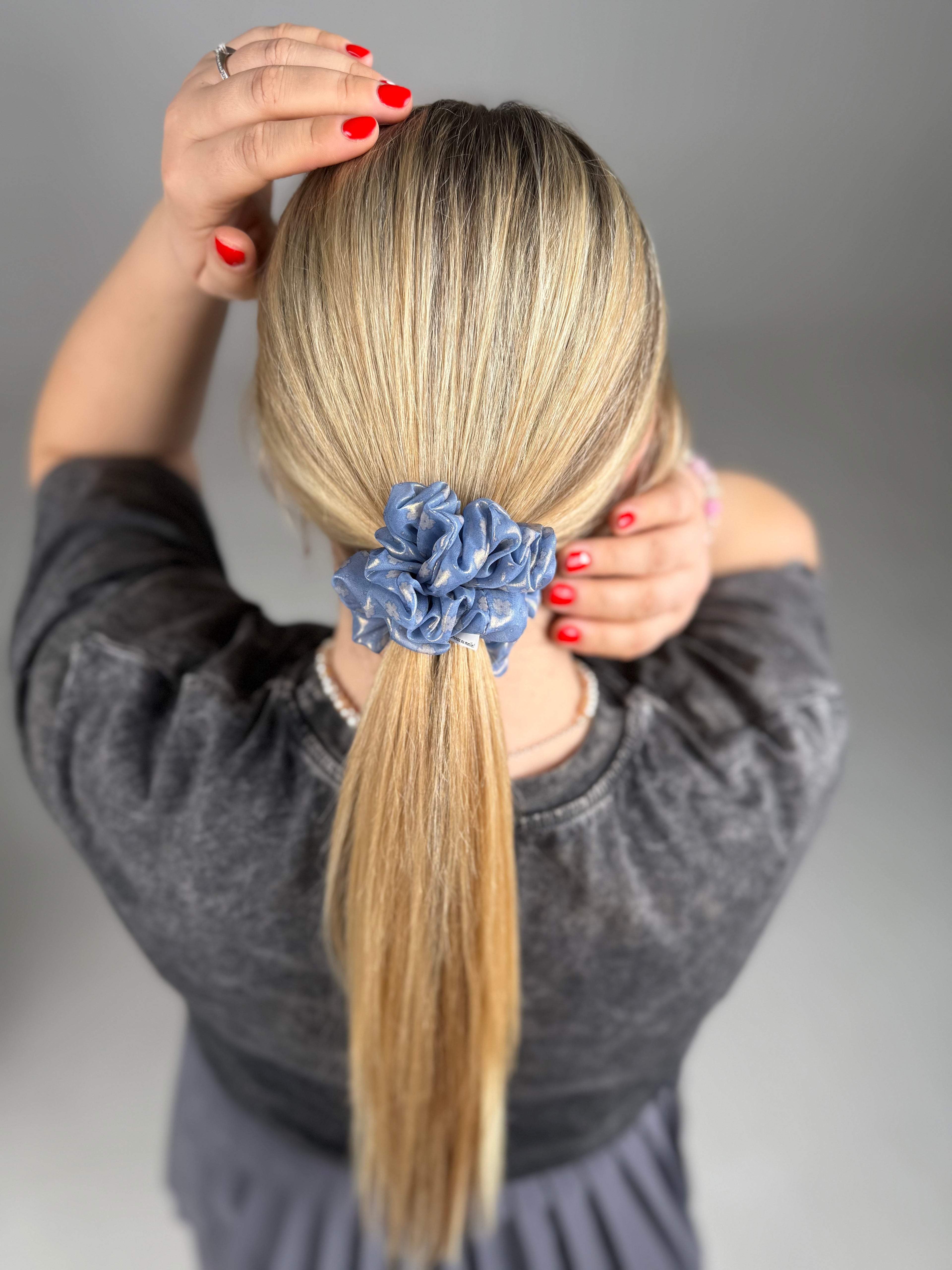 Natūralaus kolekcinio organzos šilko šlapio efekto Pierre Cardin gumelė