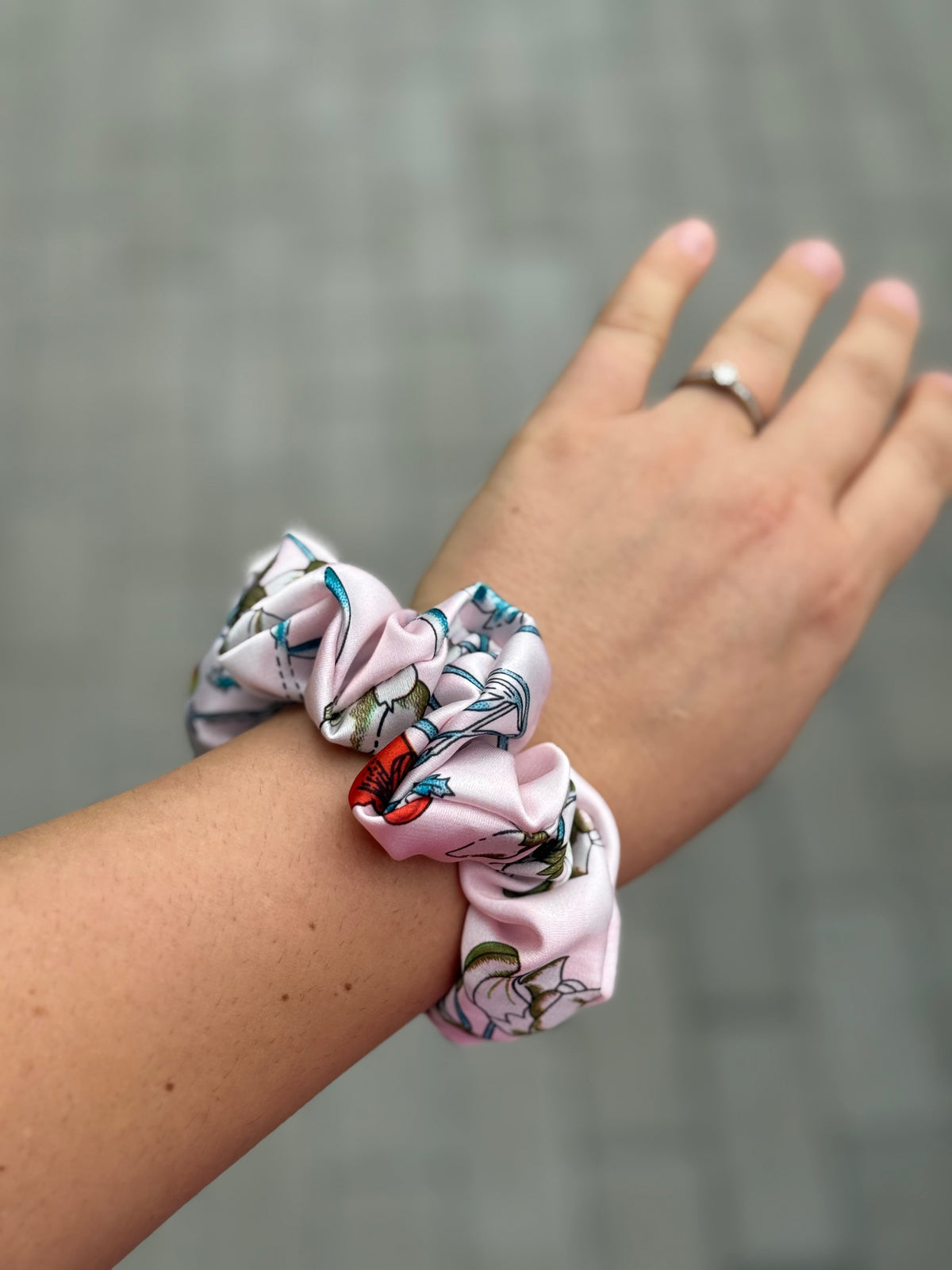 Armani šilko gumelė | Baby pink su jazminais