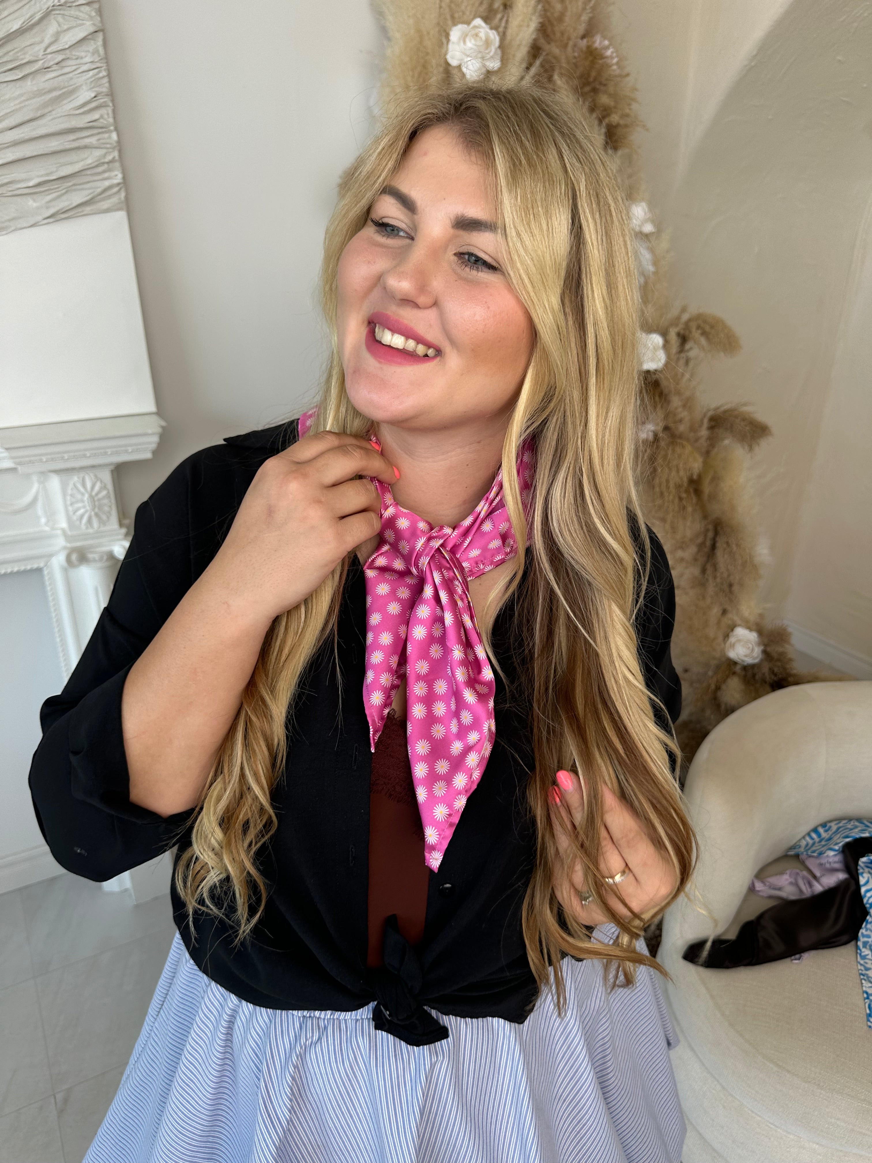 Shop by Gerda audinio ciklameno su ramunėlėmis skarelė 🌸