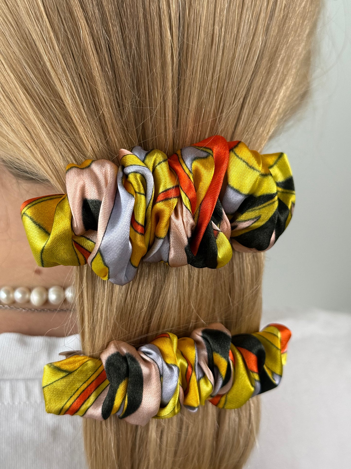 Natūralaus šilko segtukas raukinukas ‘DYNASTY’