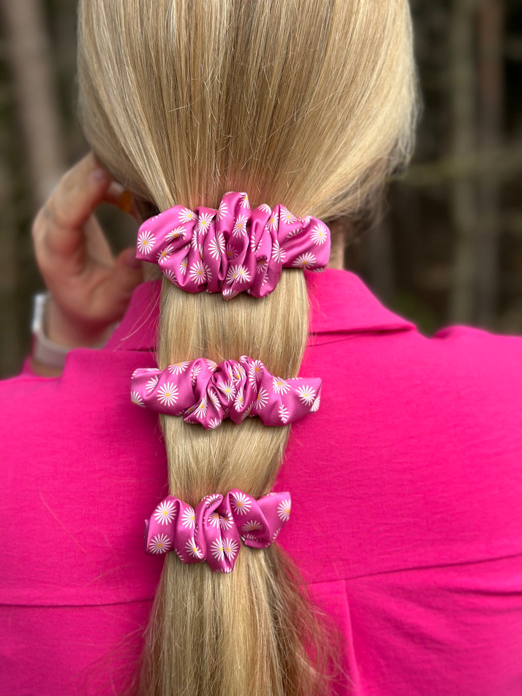 Shop by Gerda rožinis su ramunėlėmis segtukas