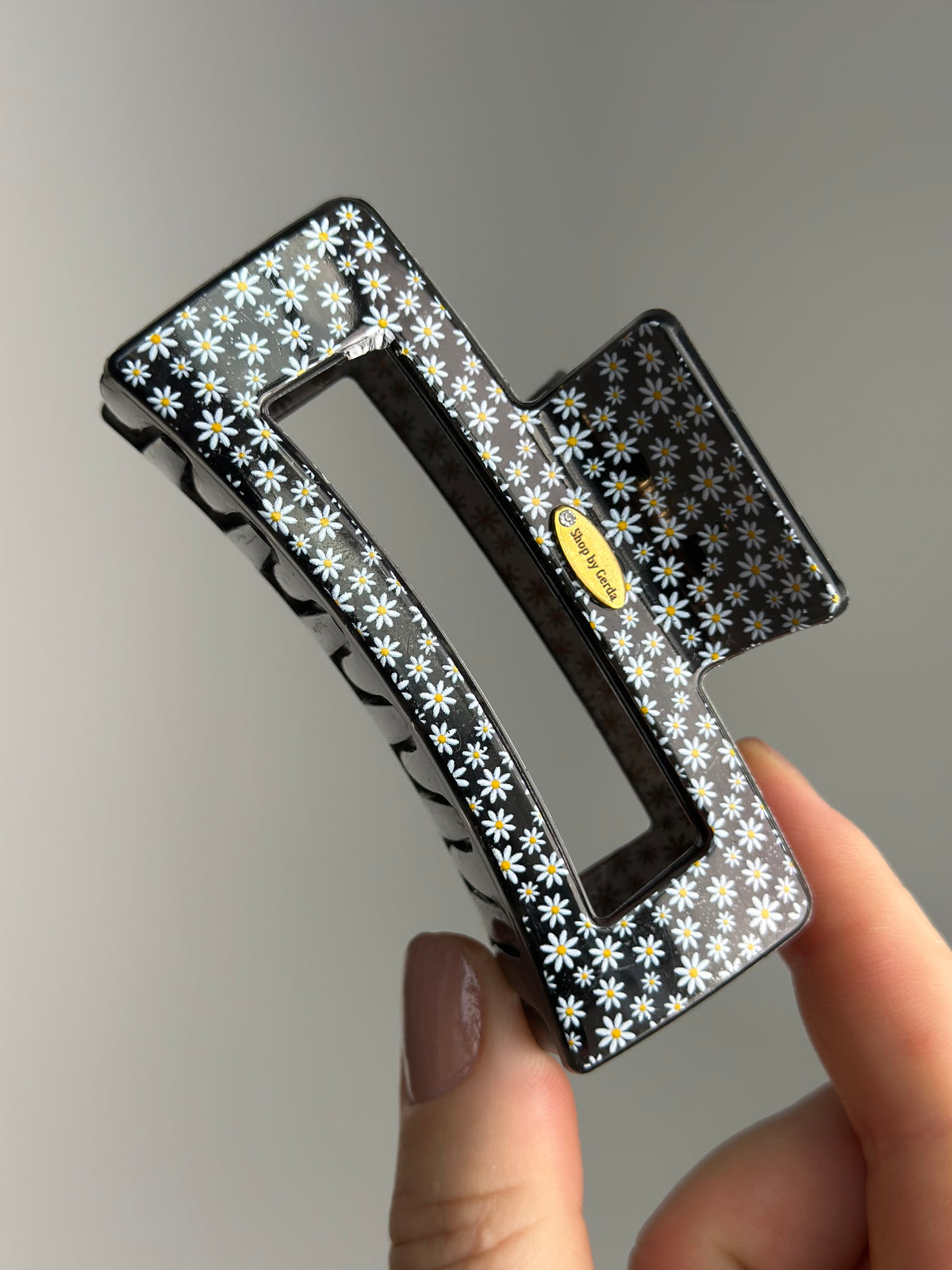 Juodas kapkap su ramunėlėmis 8,5cm