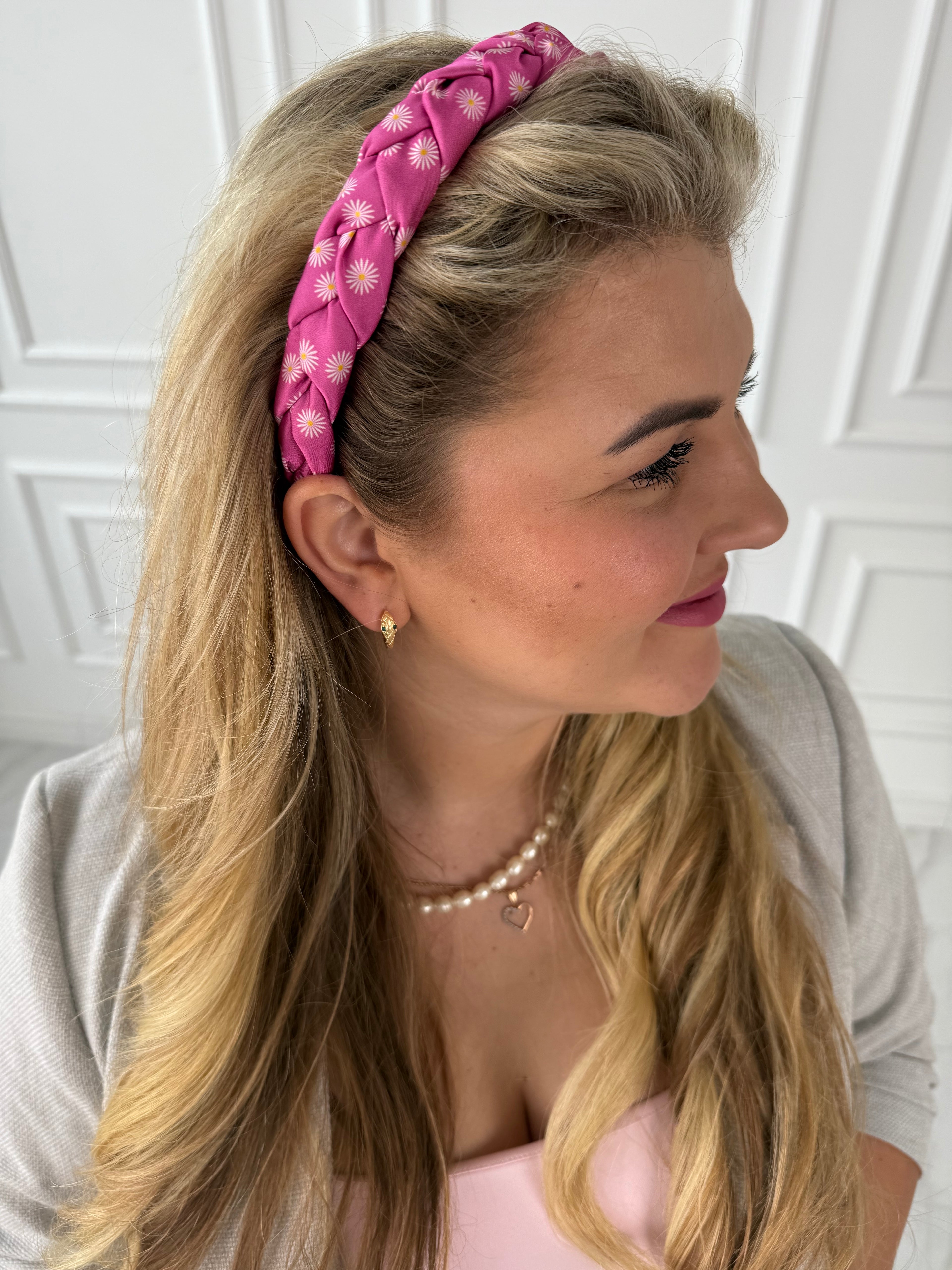 Rožinis pintas lankelis su ramunėlėmis