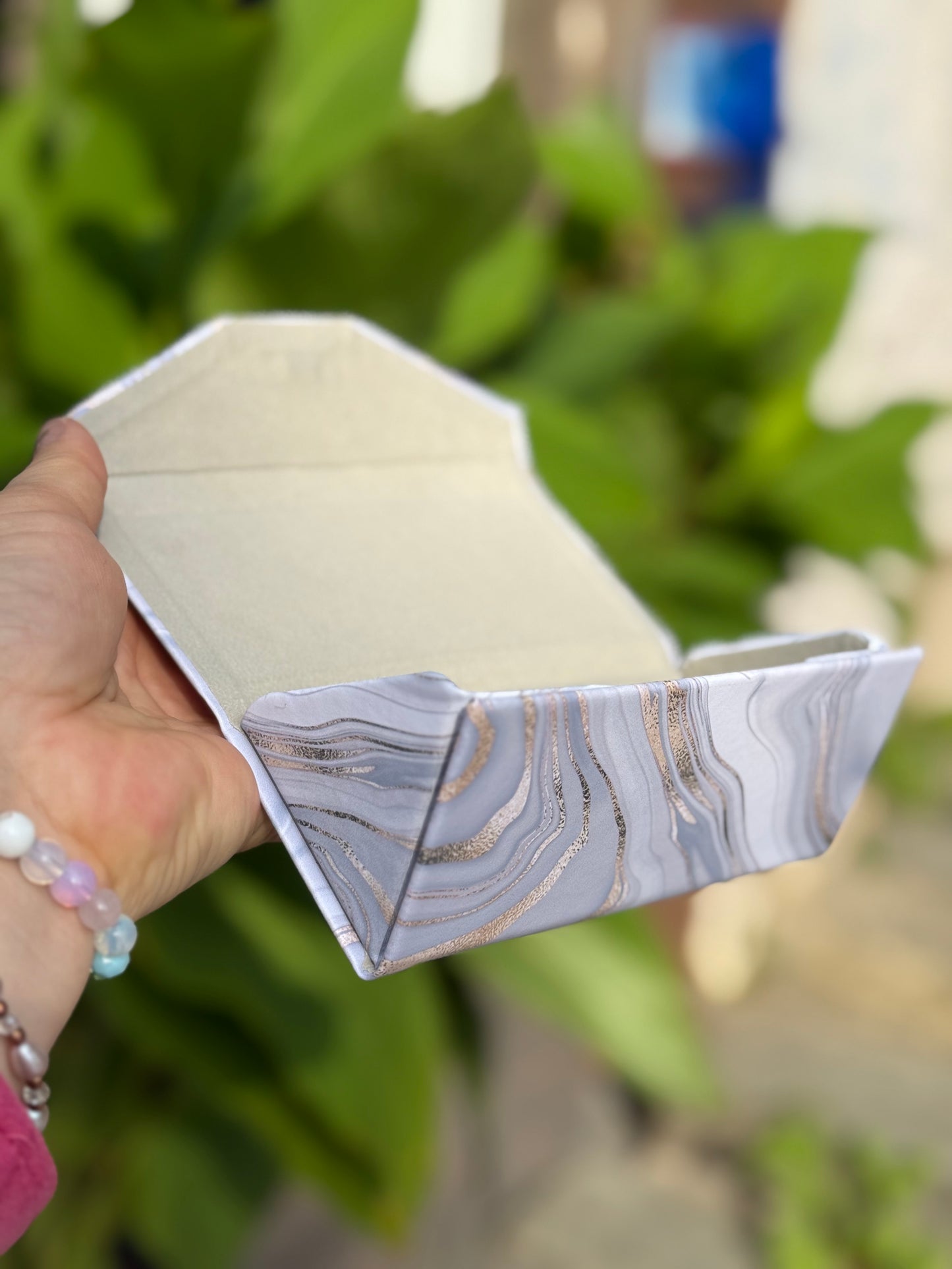 Akinių dėklas transformeris ‘Grey marble’