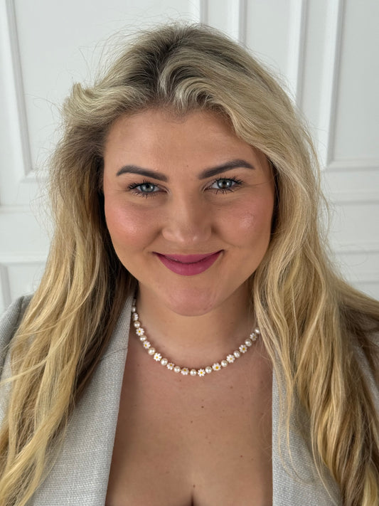 Natūralių gėlavandenių perlų vėrinys su ramunėlėmis 🌼