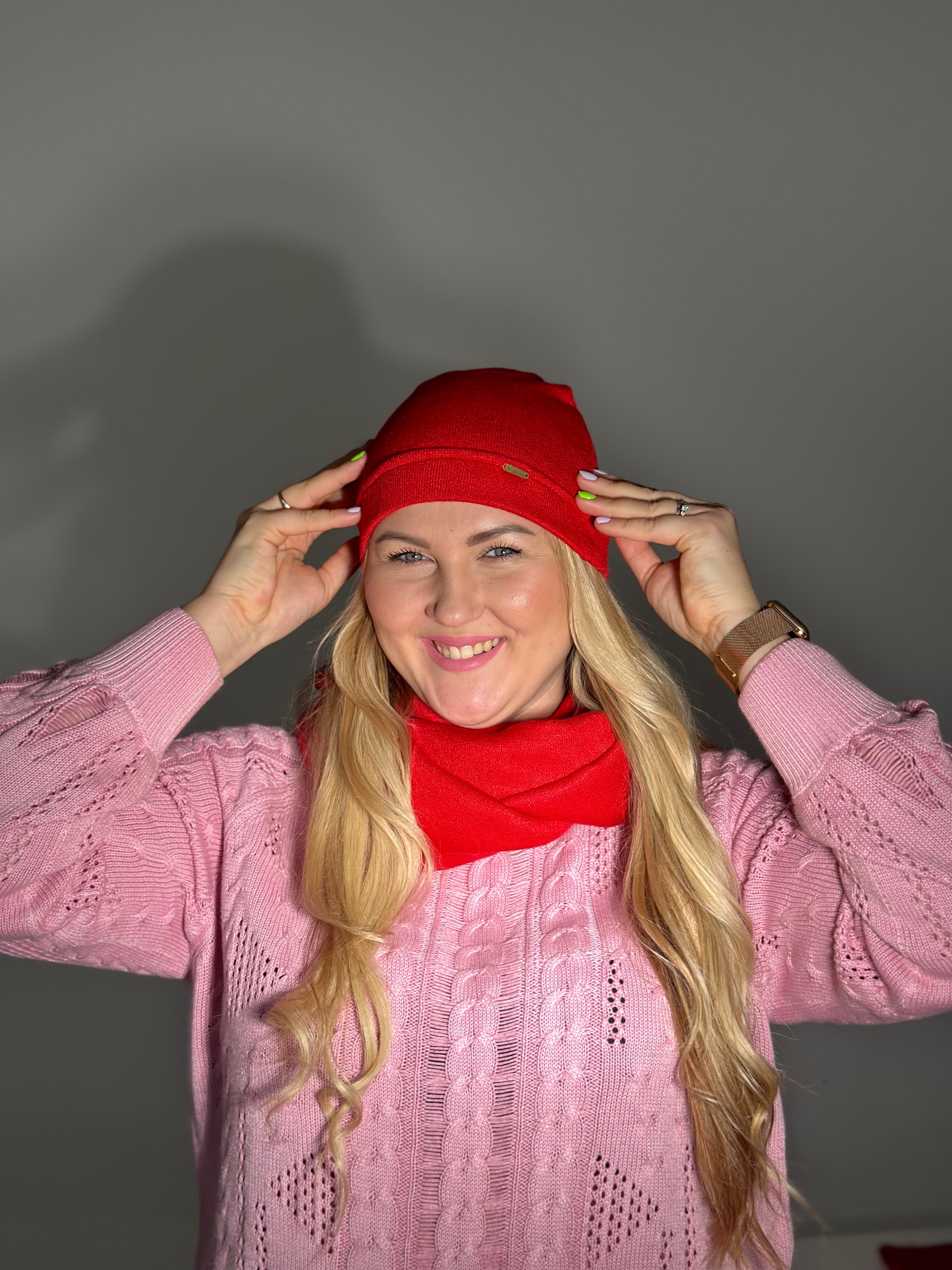 Merino vilnos raudona vienguba kepurė