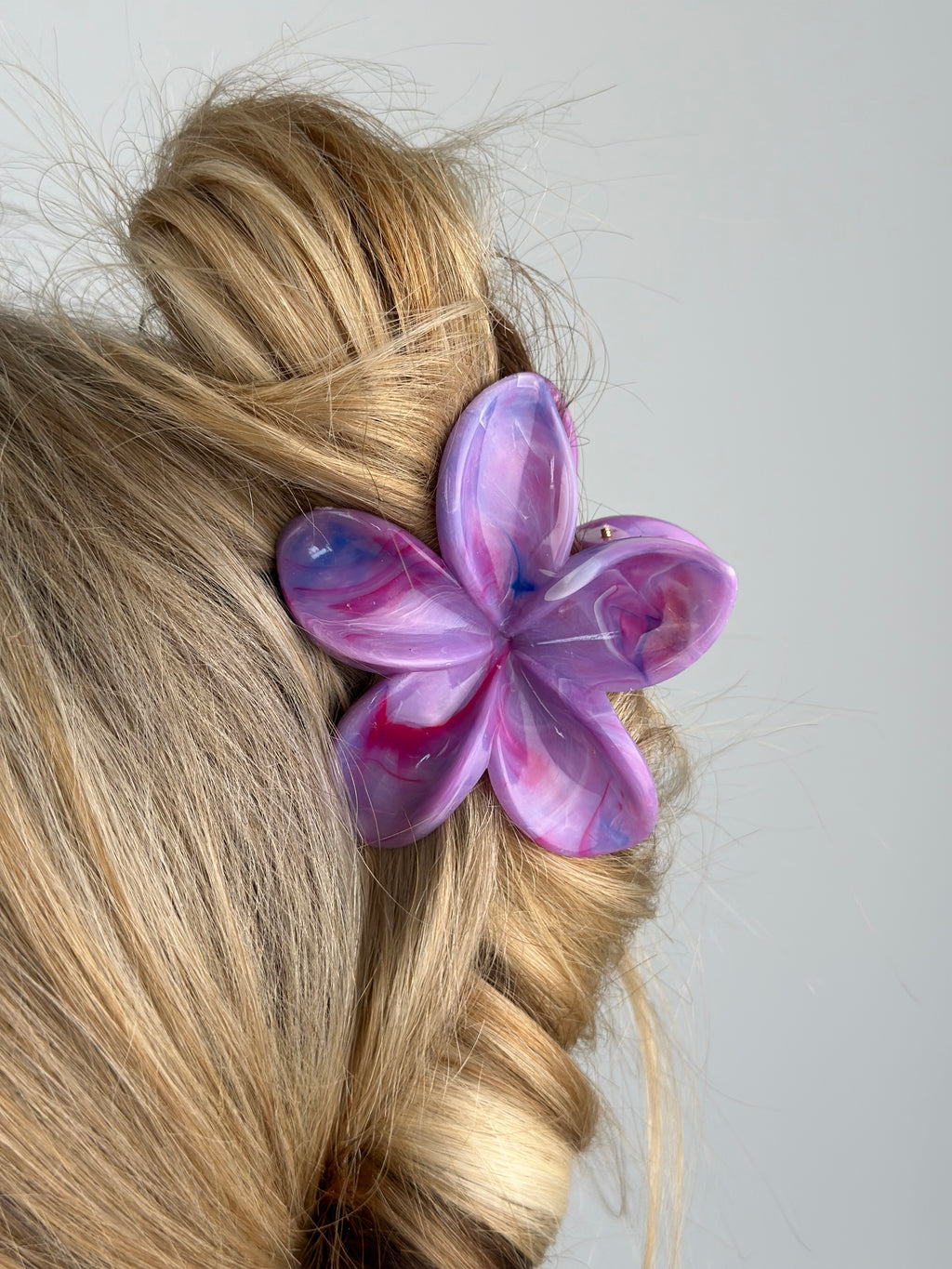 Alyvinė marmurinė kapkap lelija