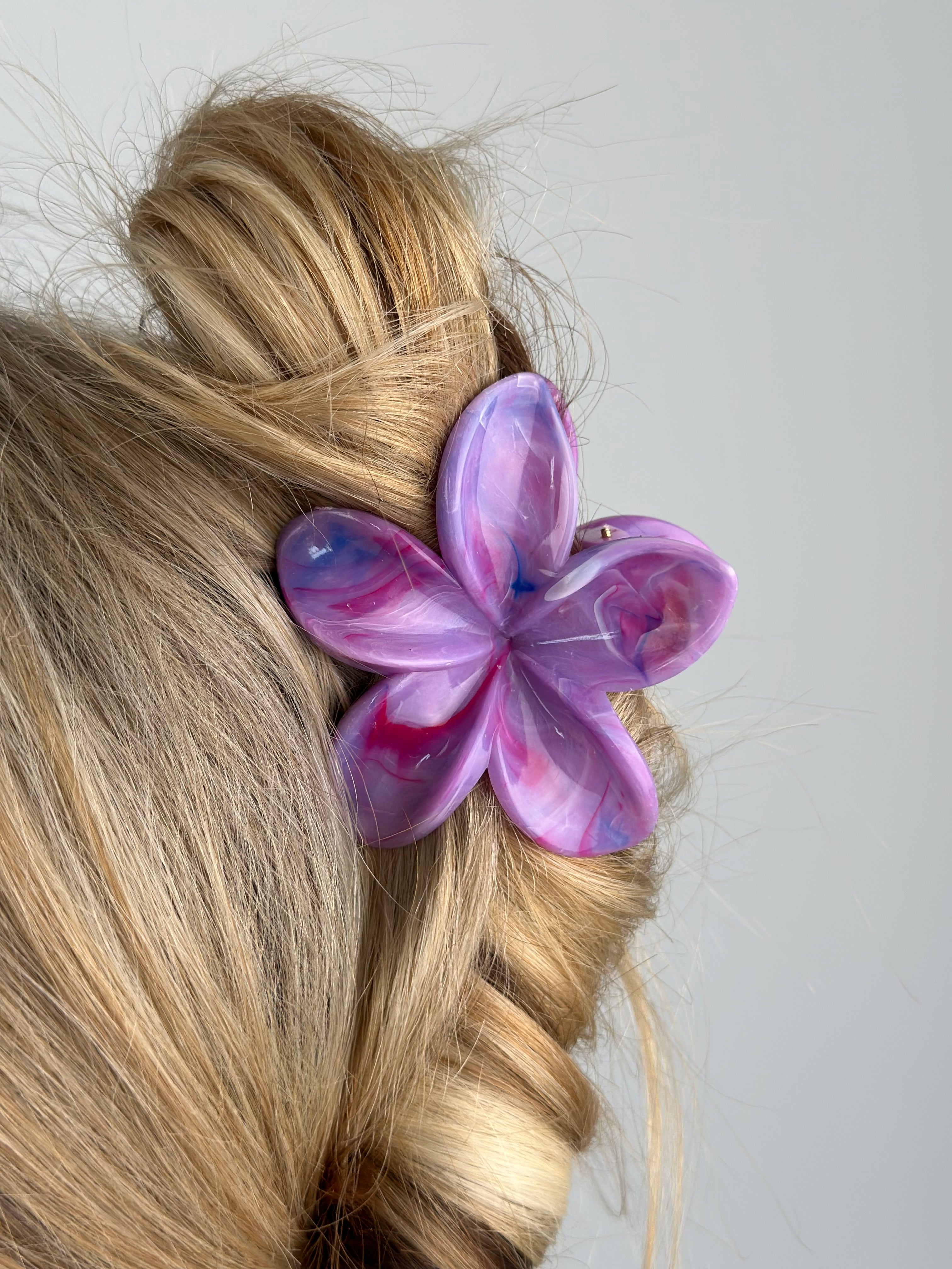 Alyvinė marmurinė kapkap lelija