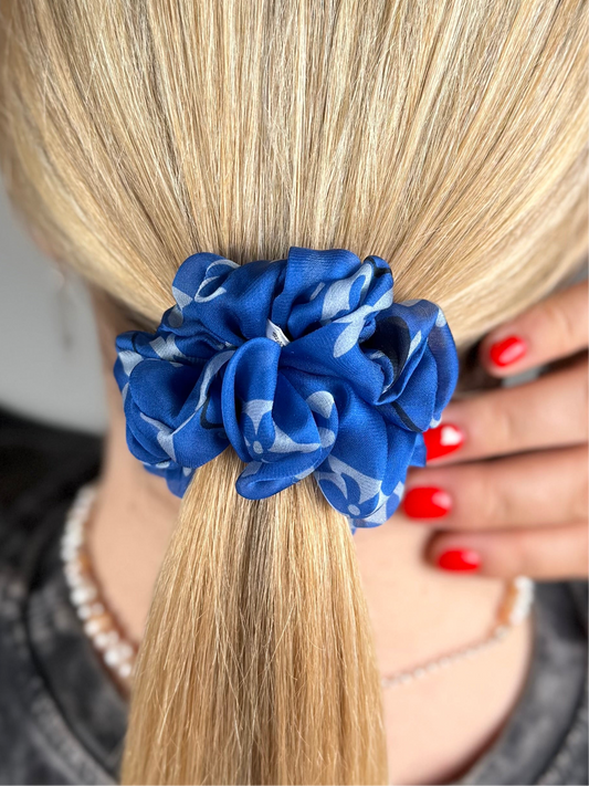 Krepinio natūralaus kolekcinio šilko mėlyna gumelė