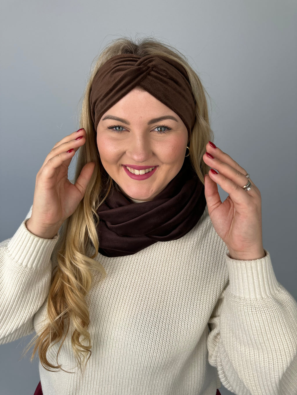 Šokoladinė veliūro galvajuostė