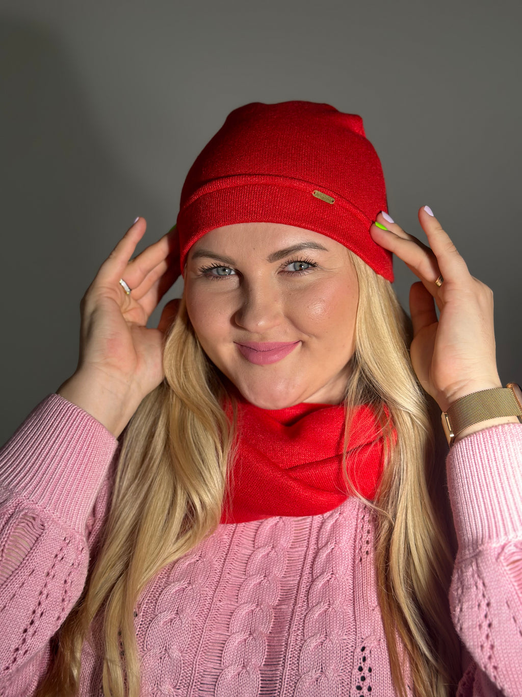 Merino vilnos raudona vienguba kepurė