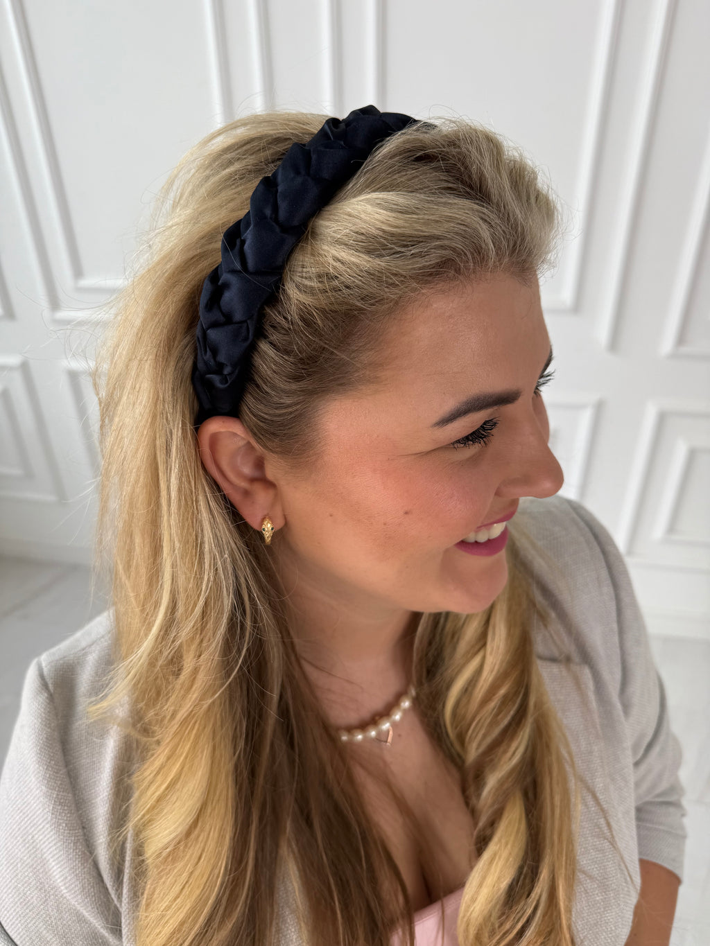 Tamsiai mėlynas su blizgesiu