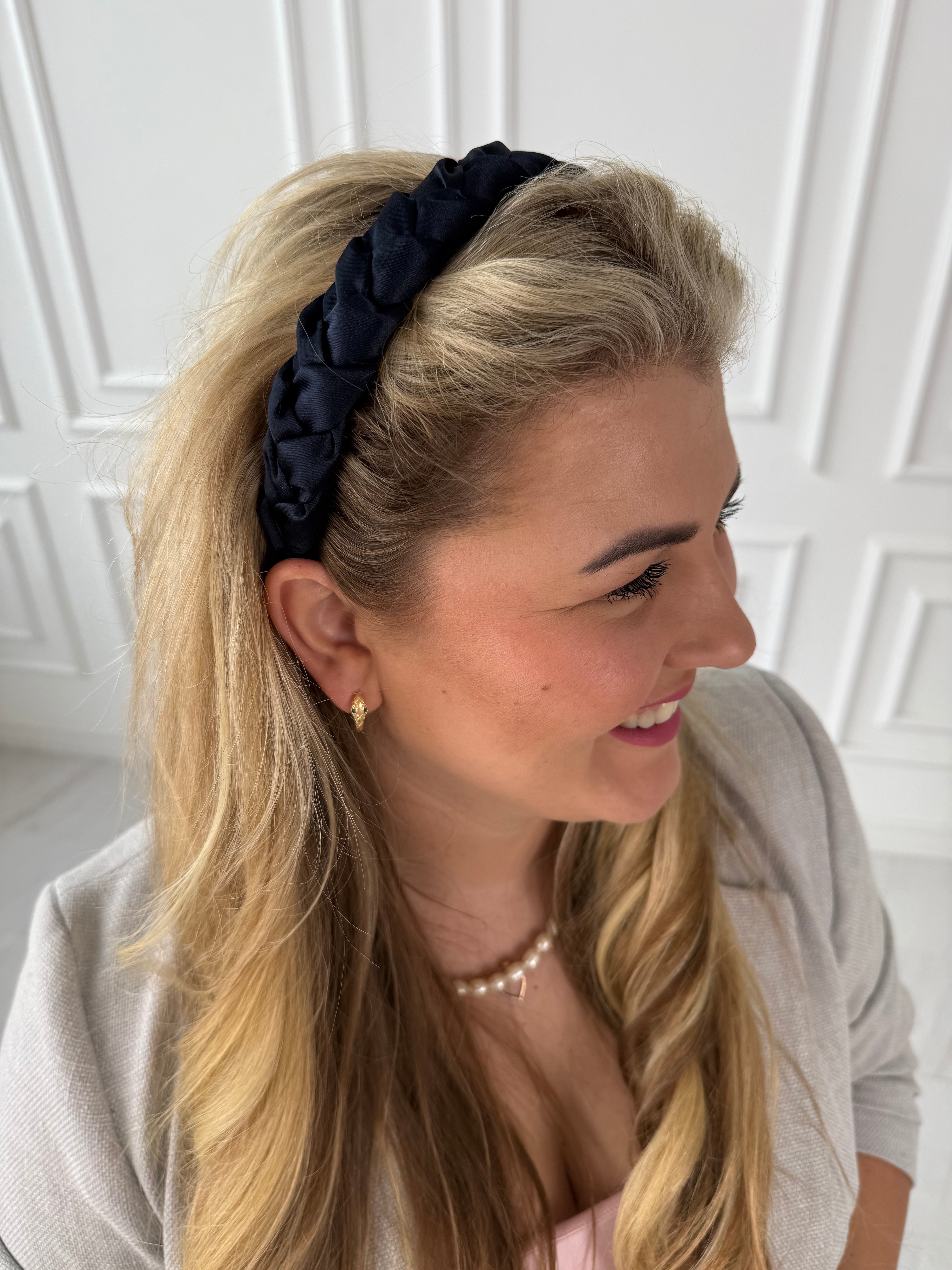 Tamsiai mėlynas su blizgesiu