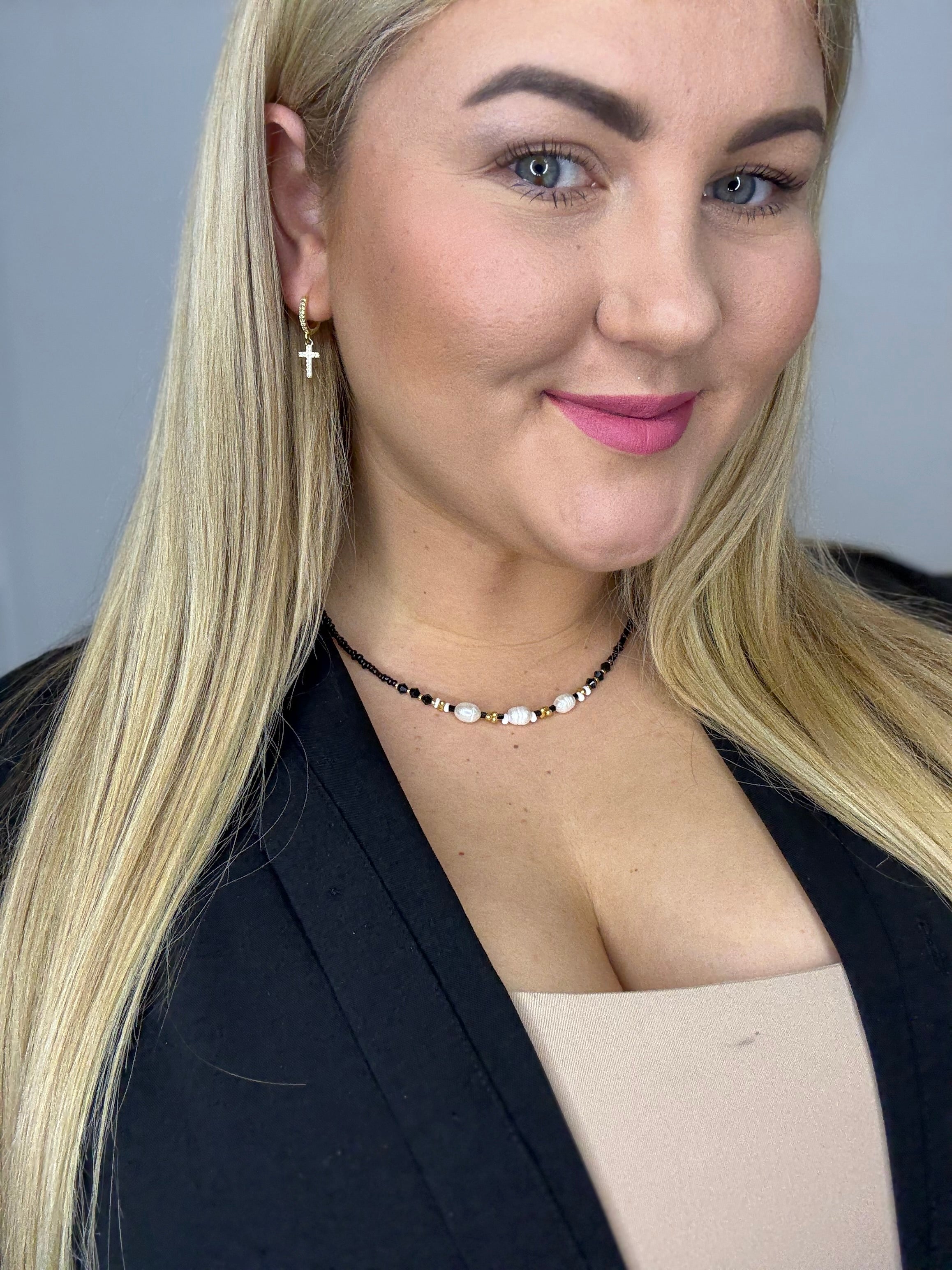 Juodas minimalistinis natūralių gėlavandenių perlų smulkus vėrinys